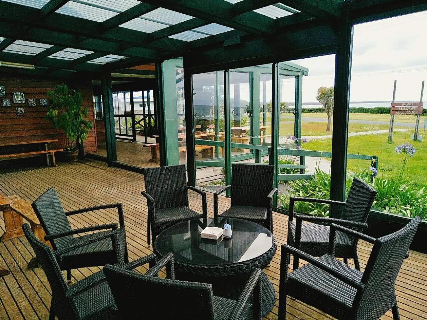 Restaurant/places to eat in Baudins Accommodation