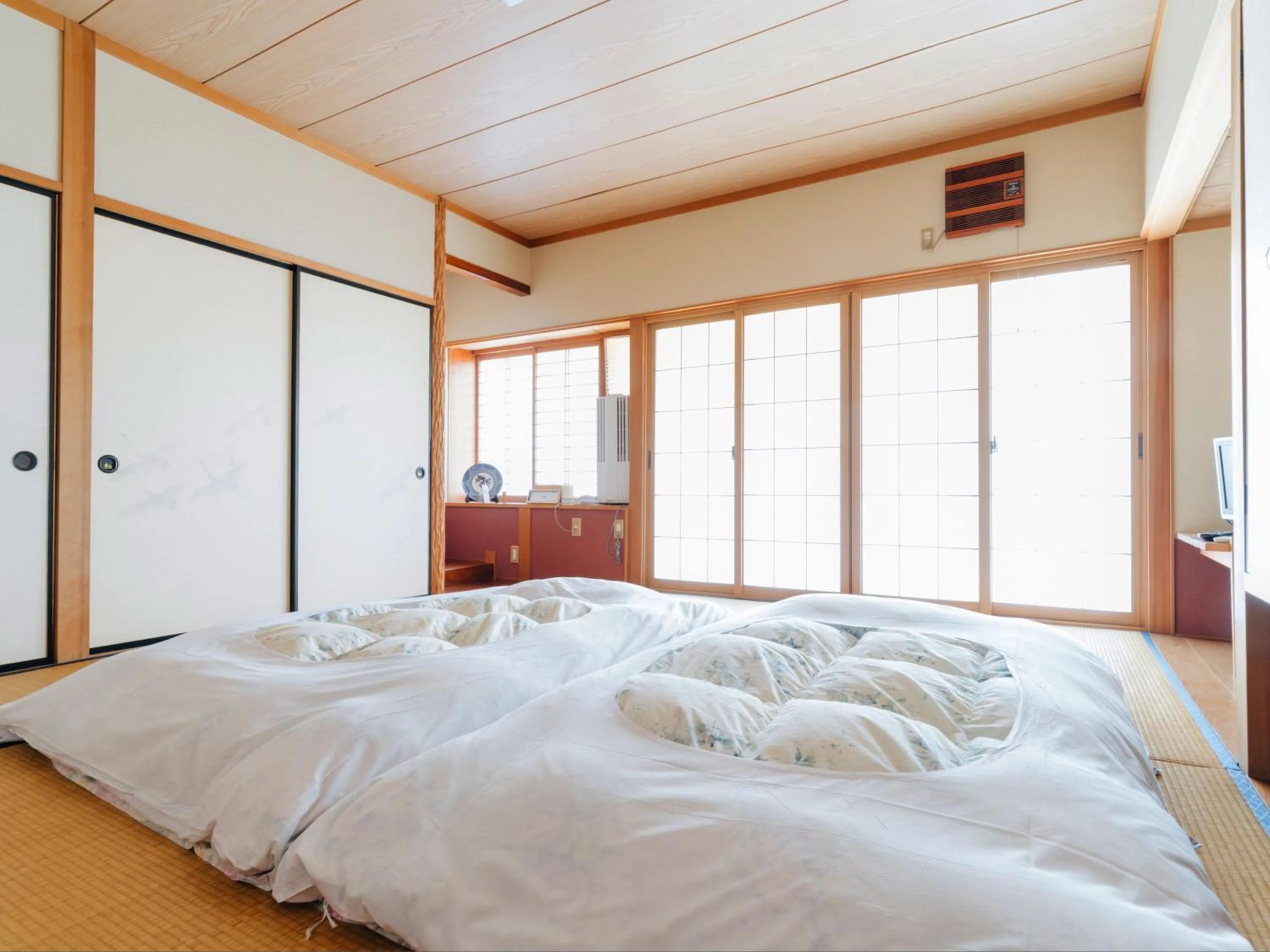 Photo of the whole room, Bed in Oogute Kohan Shirasagi So