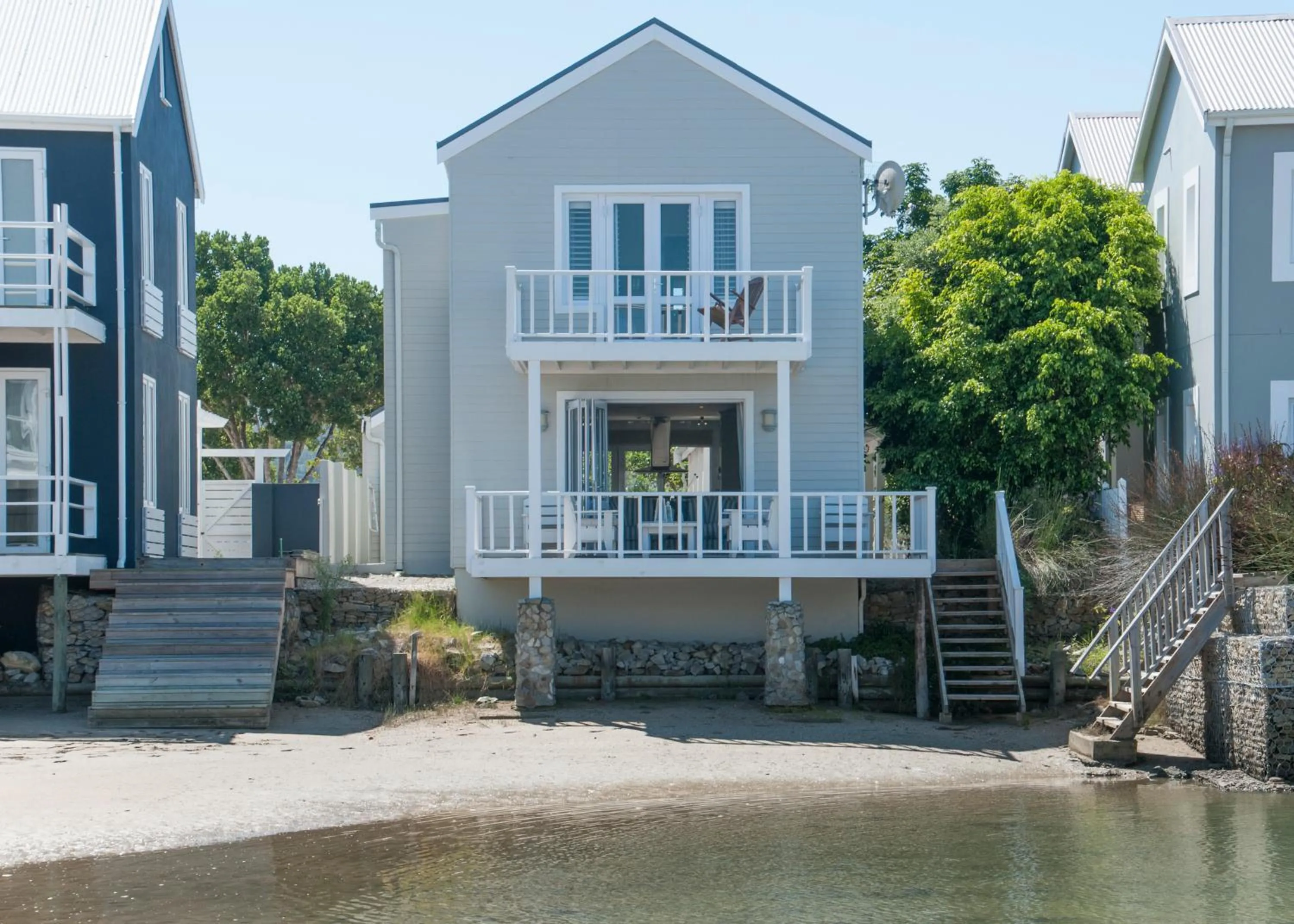 Property building in Avocet Cottage