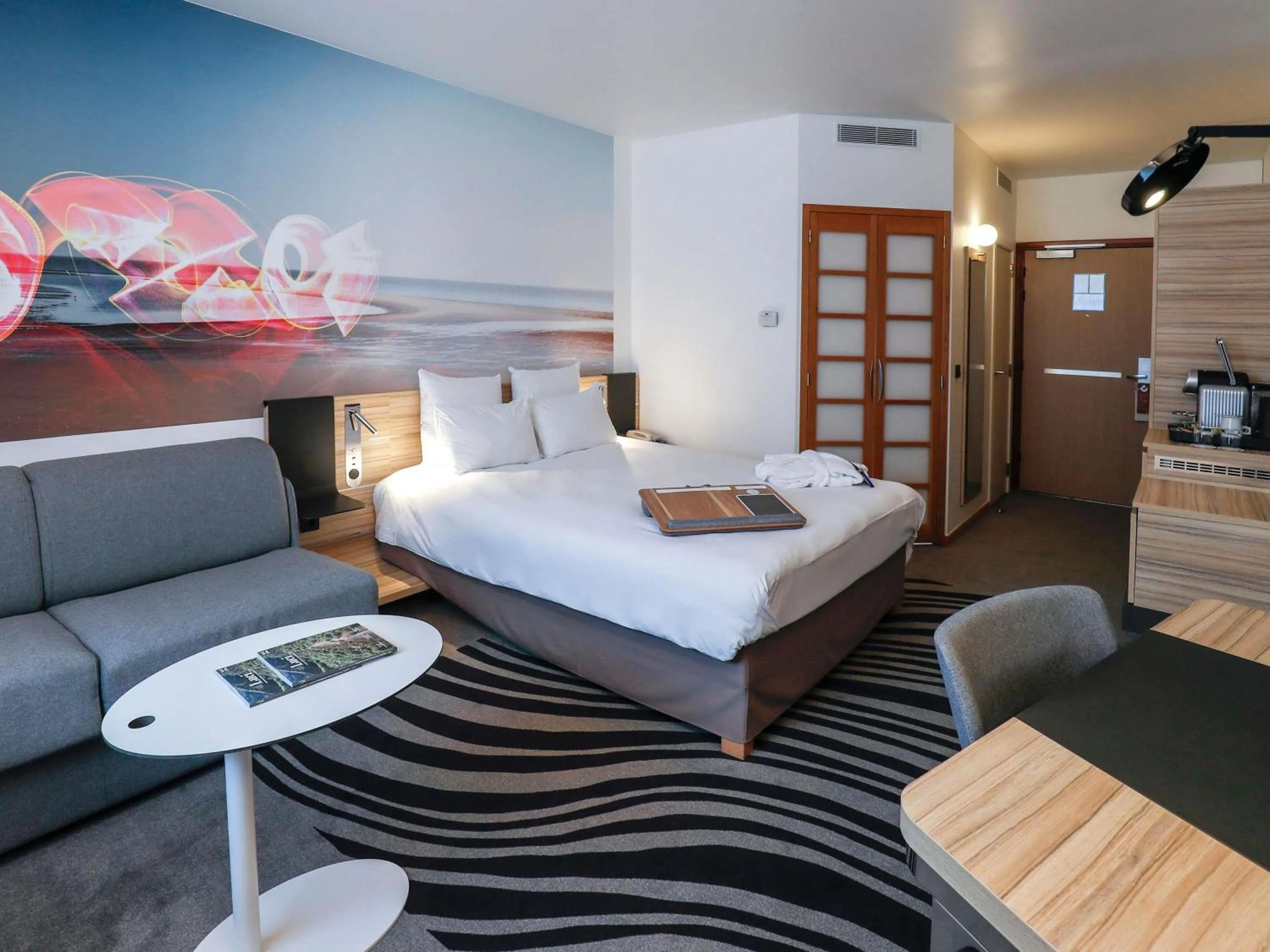 Bedroom, Bed in Novotel Luxembourg Centre