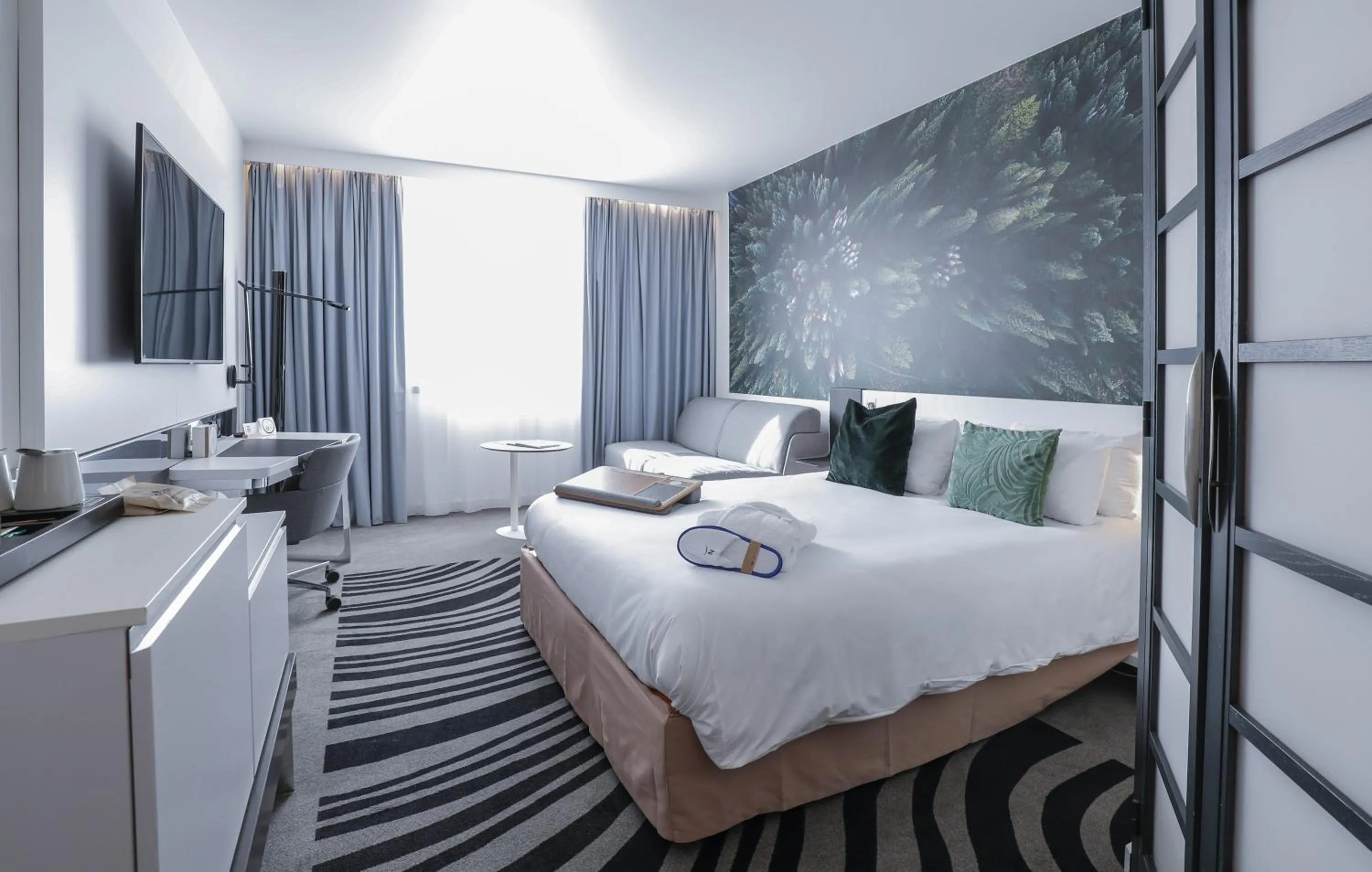 Bedroom, Bed in Novotel Luxembourg Centre