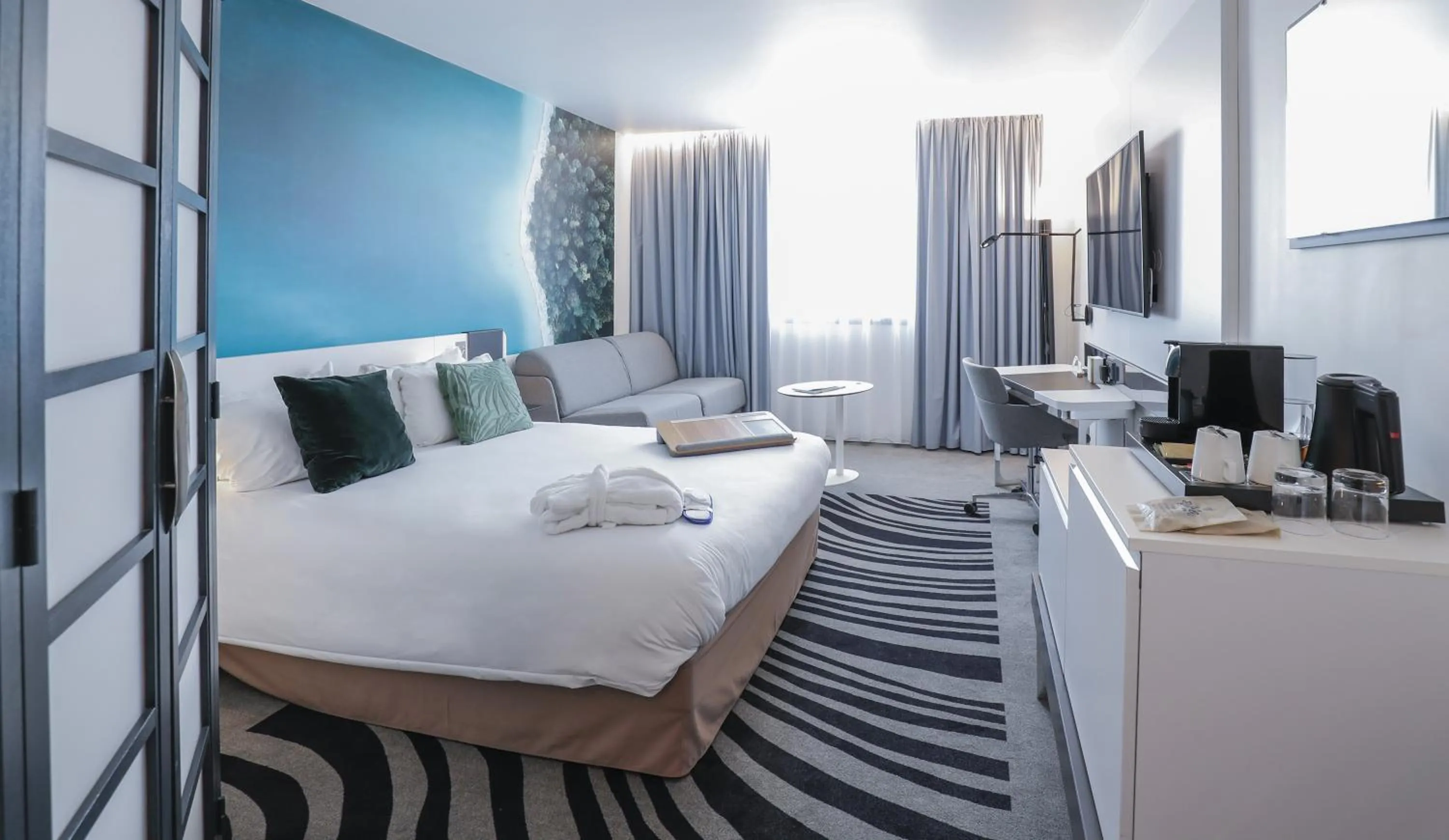 Bedroom, Bed in Novotel Luxembourg Centre