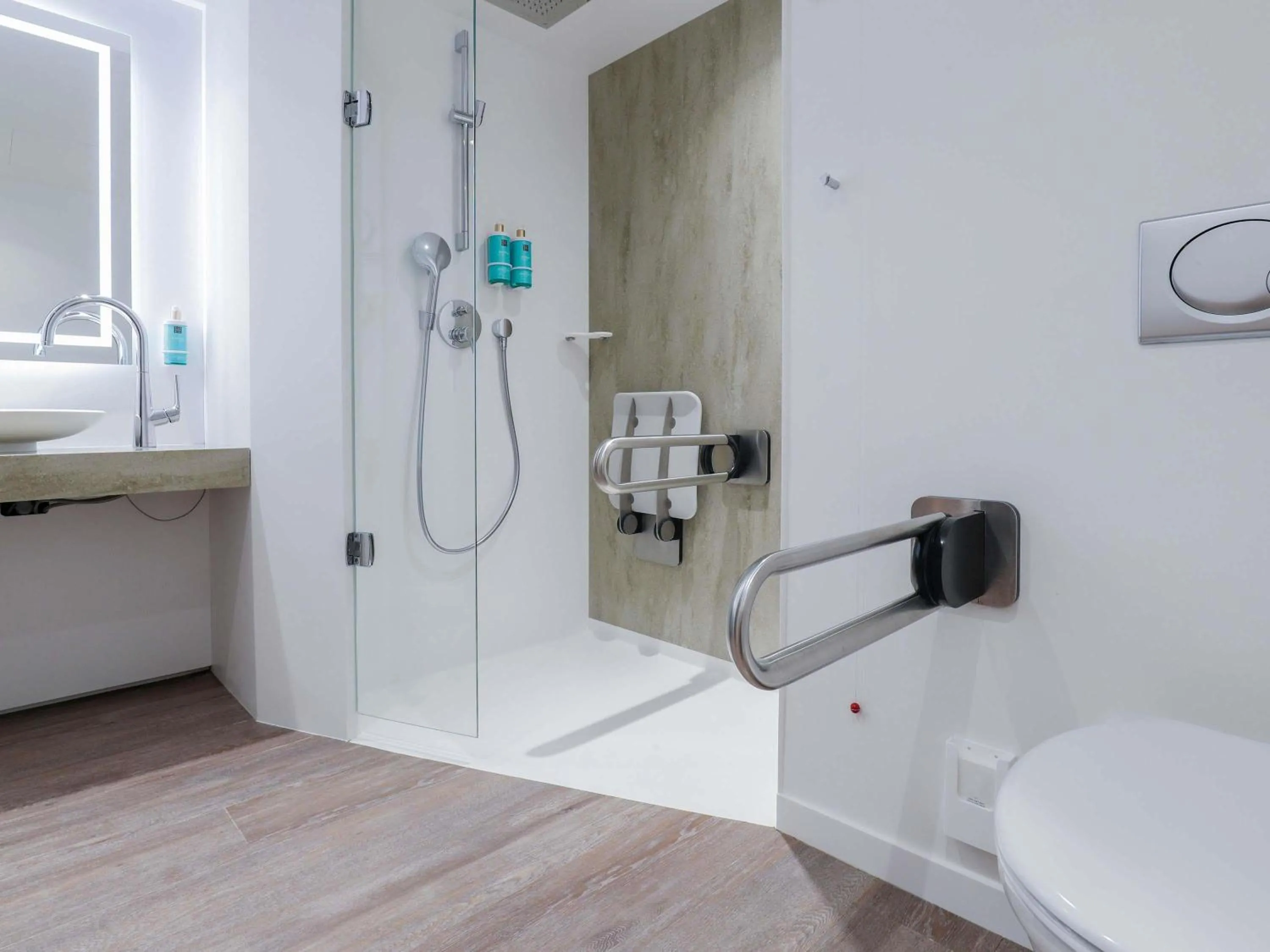 Bedroom in Novotel Luxembourg Centre