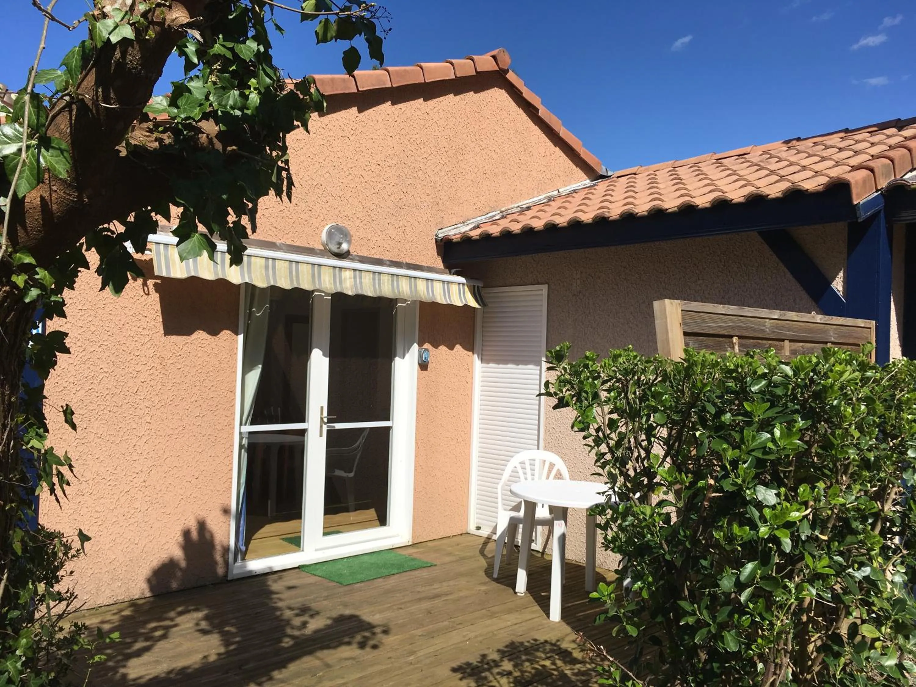 Patio in Résidence Mes Amours d'Enfants - Les Villas du Lac