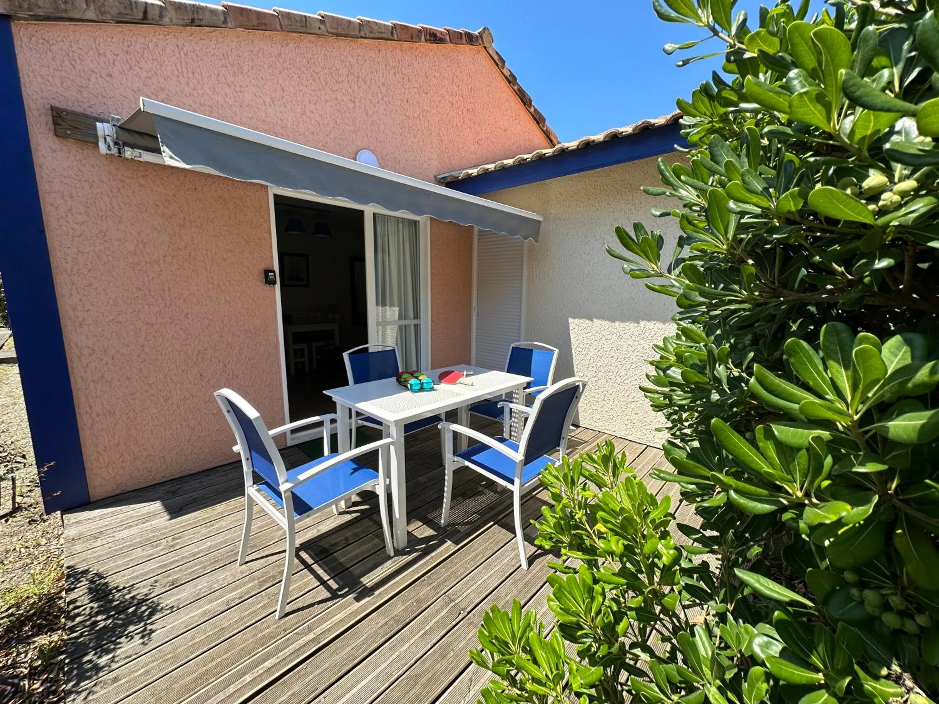 Patio in Résidence Mes Amours d'Enfants - Les Villas du Lac