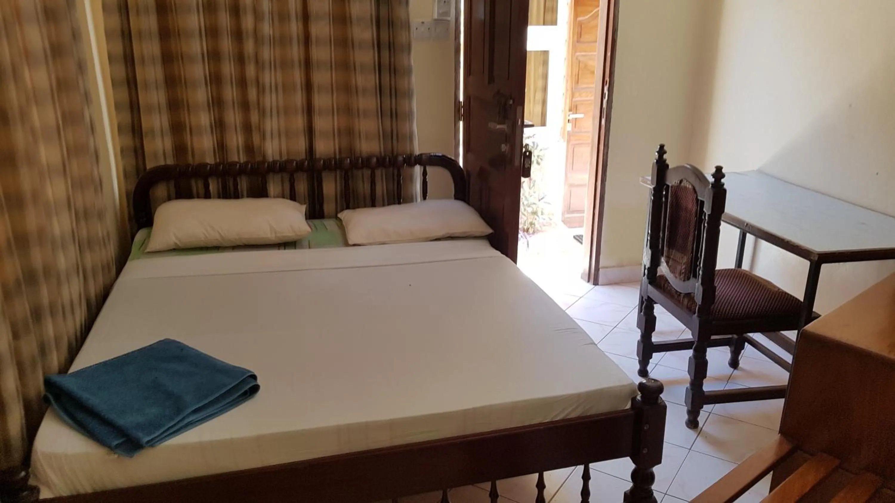 Bed in Regency Inn Tudor