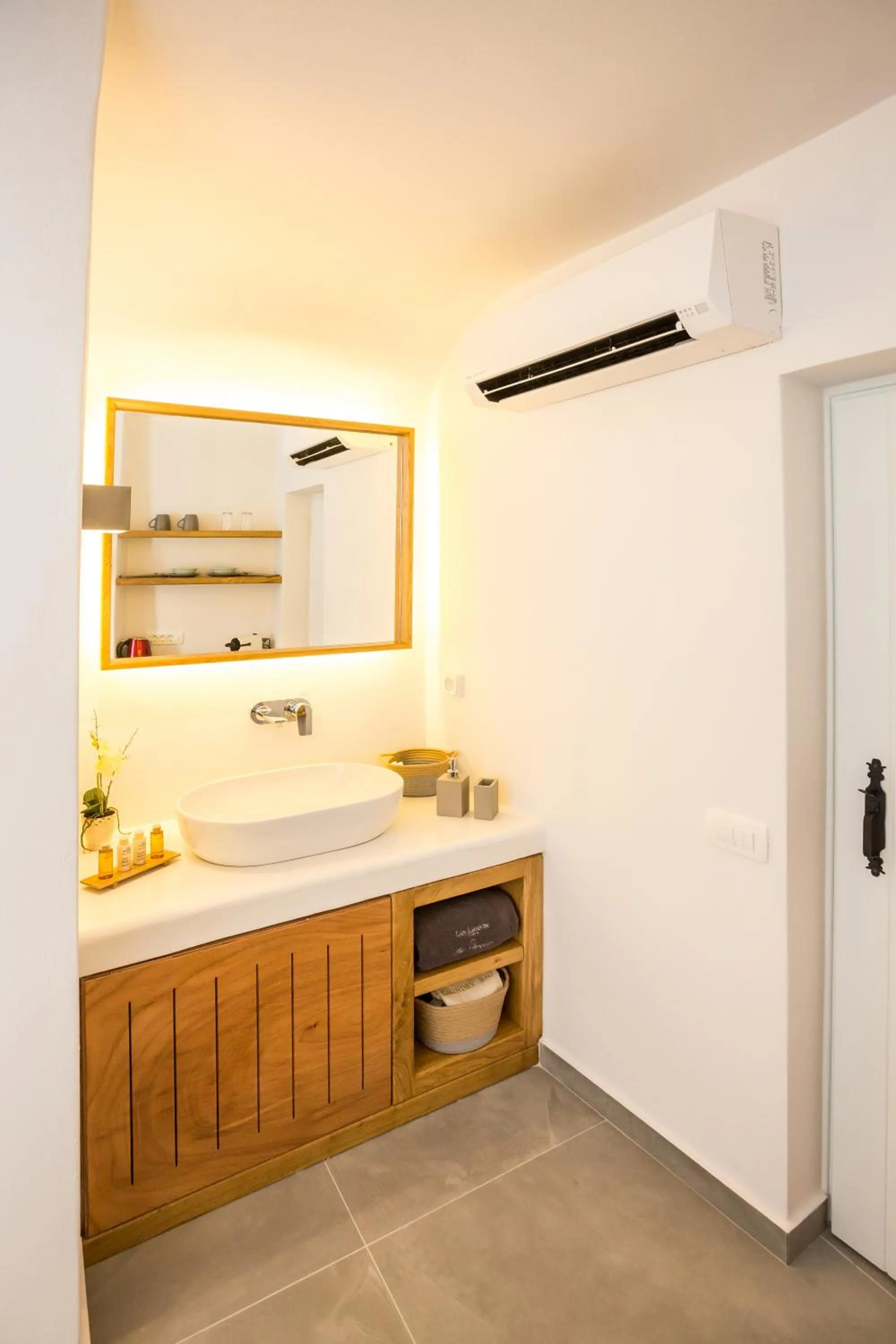 Time of day in The Dream Santorini