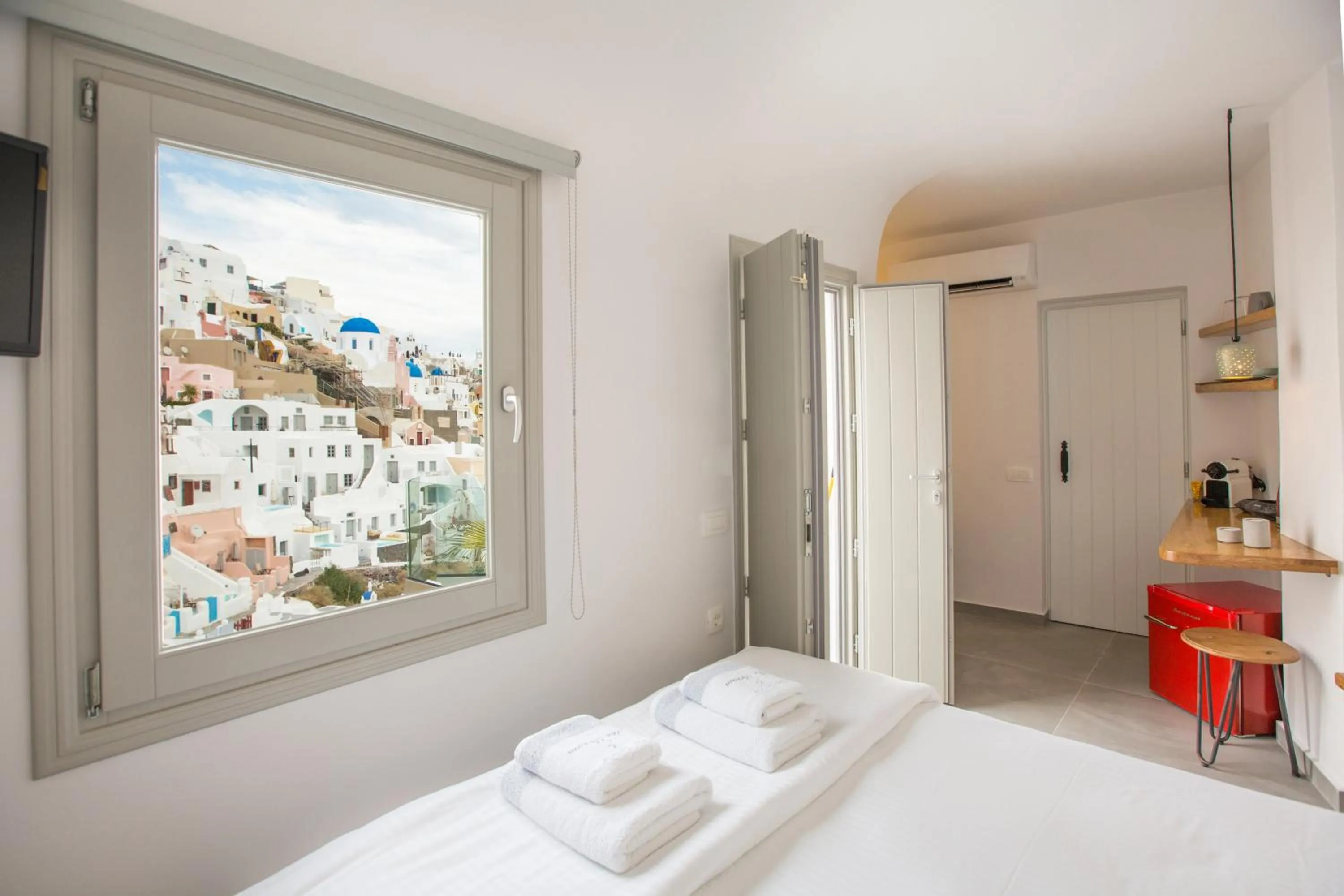 Time of day, Bed in The Dream Santorini