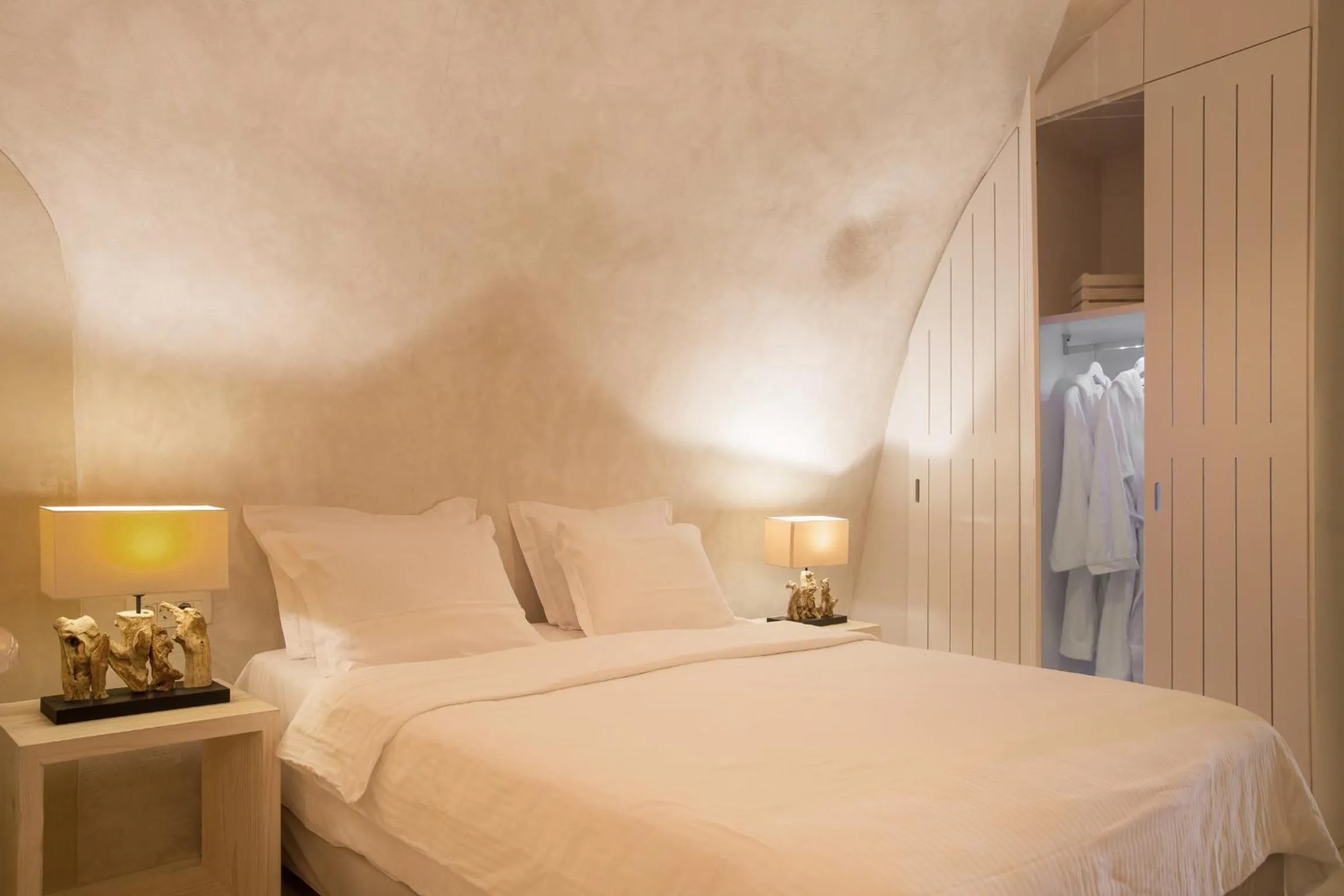 Other, Bed in The Dream Santorini