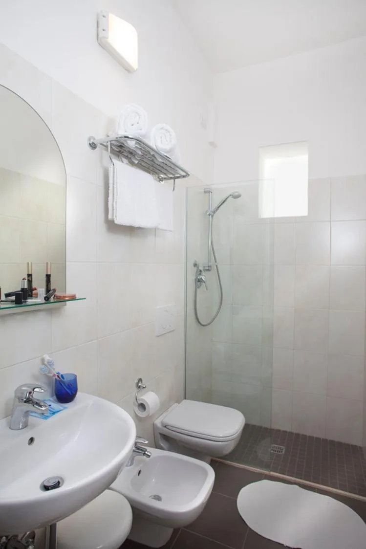 Shower in Hotel Villa Perazzini