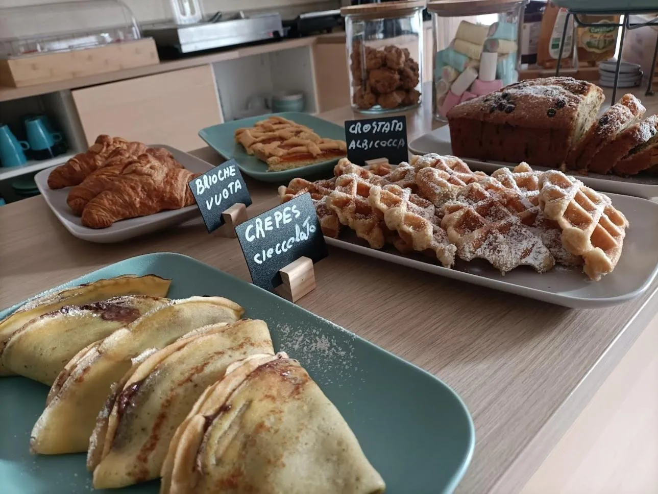 Buffet breakfast in Hotel Villa Perazzini