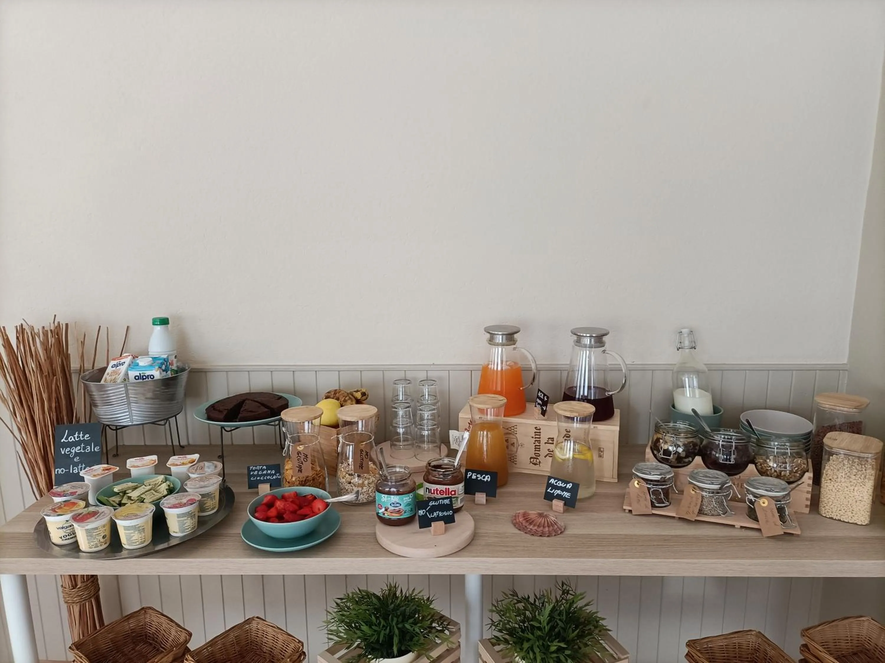 Food and drinks in Hotel Villa Perazzini