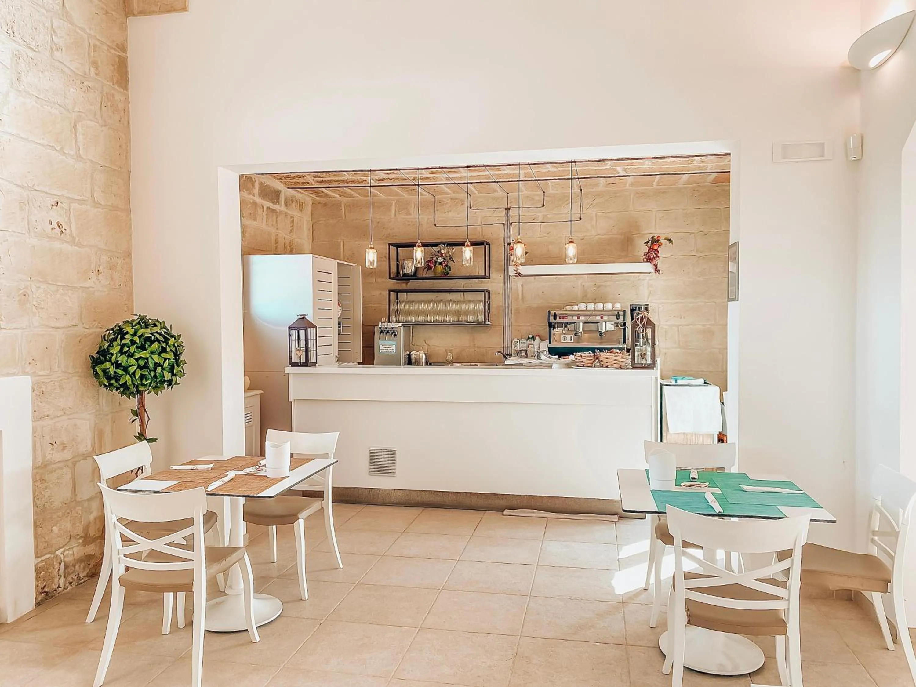 Restaurant/places to eat in Relais Masseria Le Cesine - CDSHotels