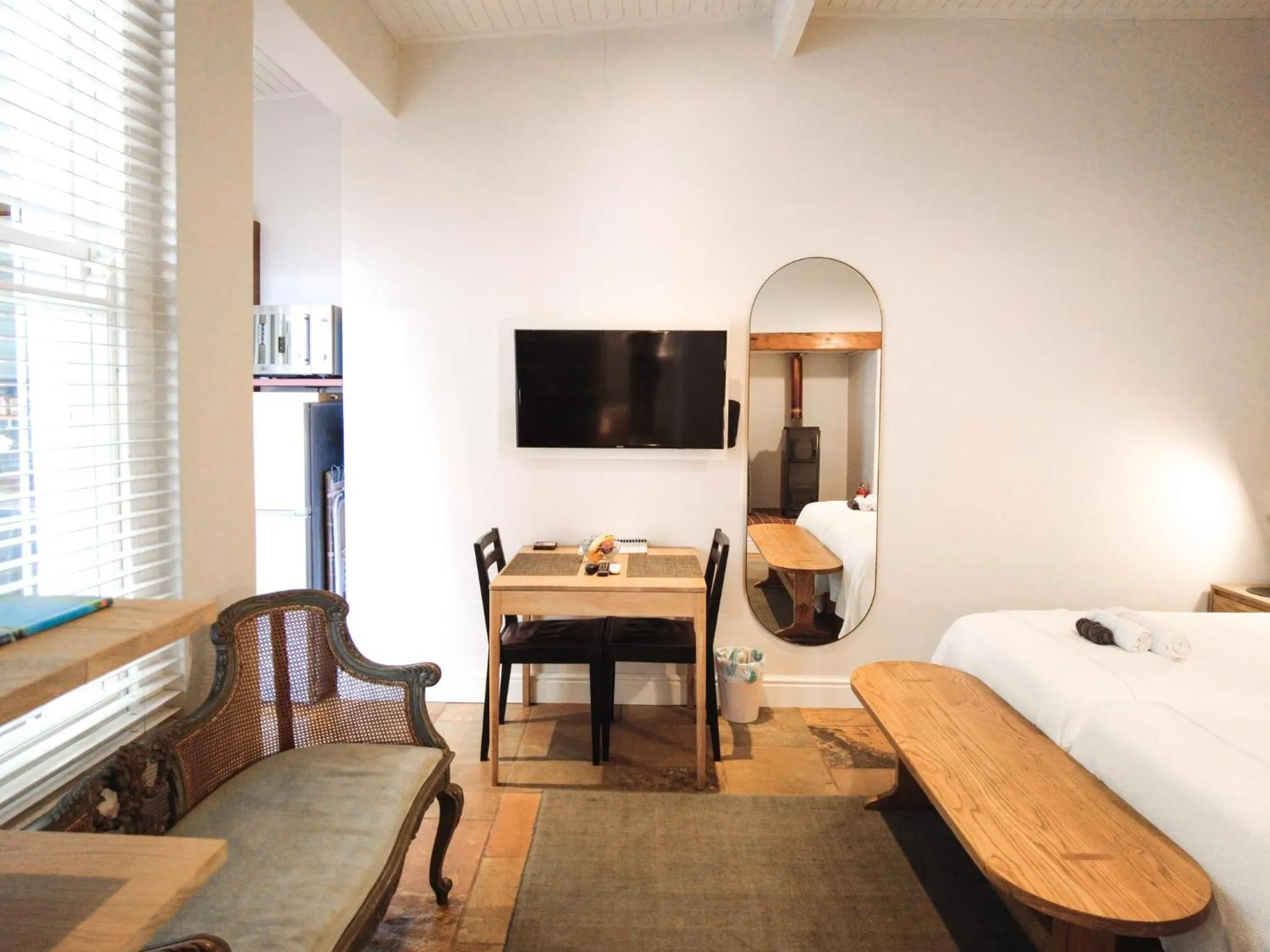 Seating area, Bed in Laanhof Studios