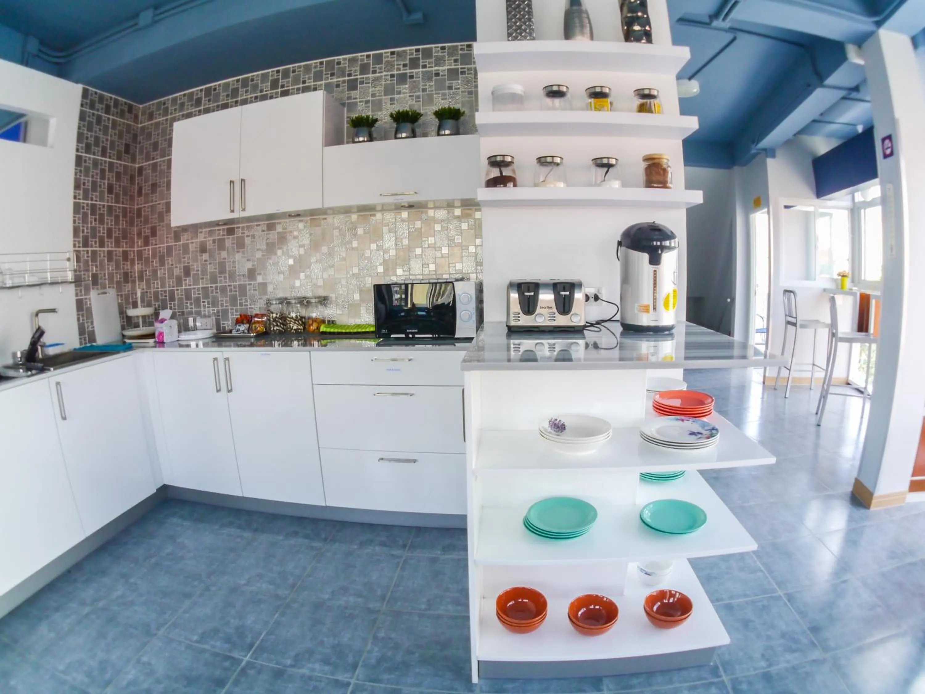 Communal lounge/ TV room in The Moon Hostel Huahin