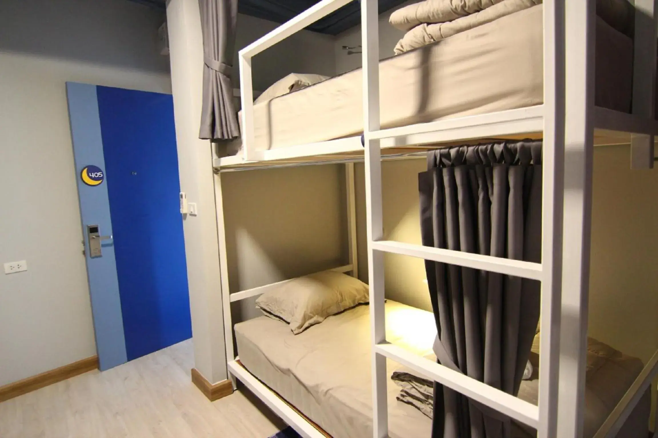 Quadruple Room with Shared Bathroom in The Moon Hostel Huahin Quadruple Room with Shared Bathroom in The Moon Hostel Huahin