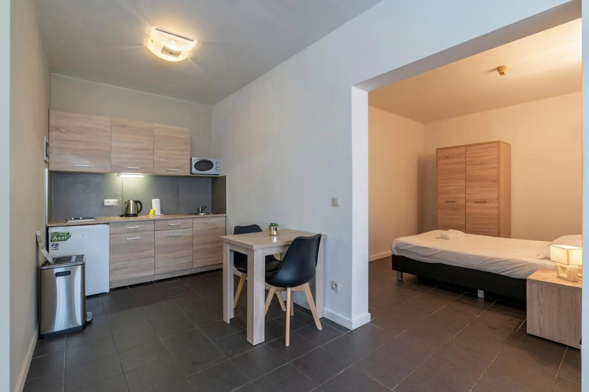 Kitchen or kitchenette, Bed in Value Stay Residence Mechelen
