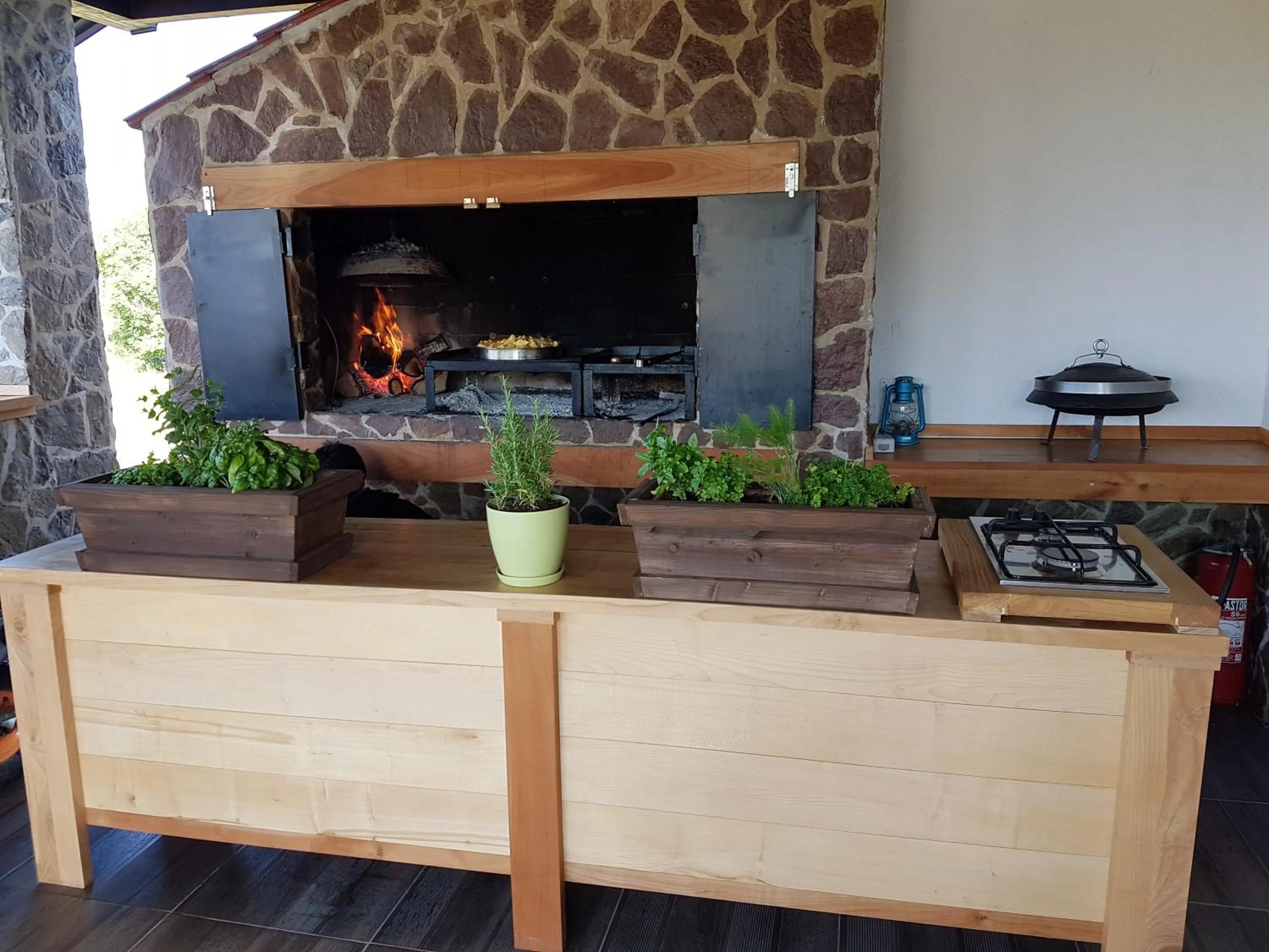 Restaurant/places to eat in Villa Stone