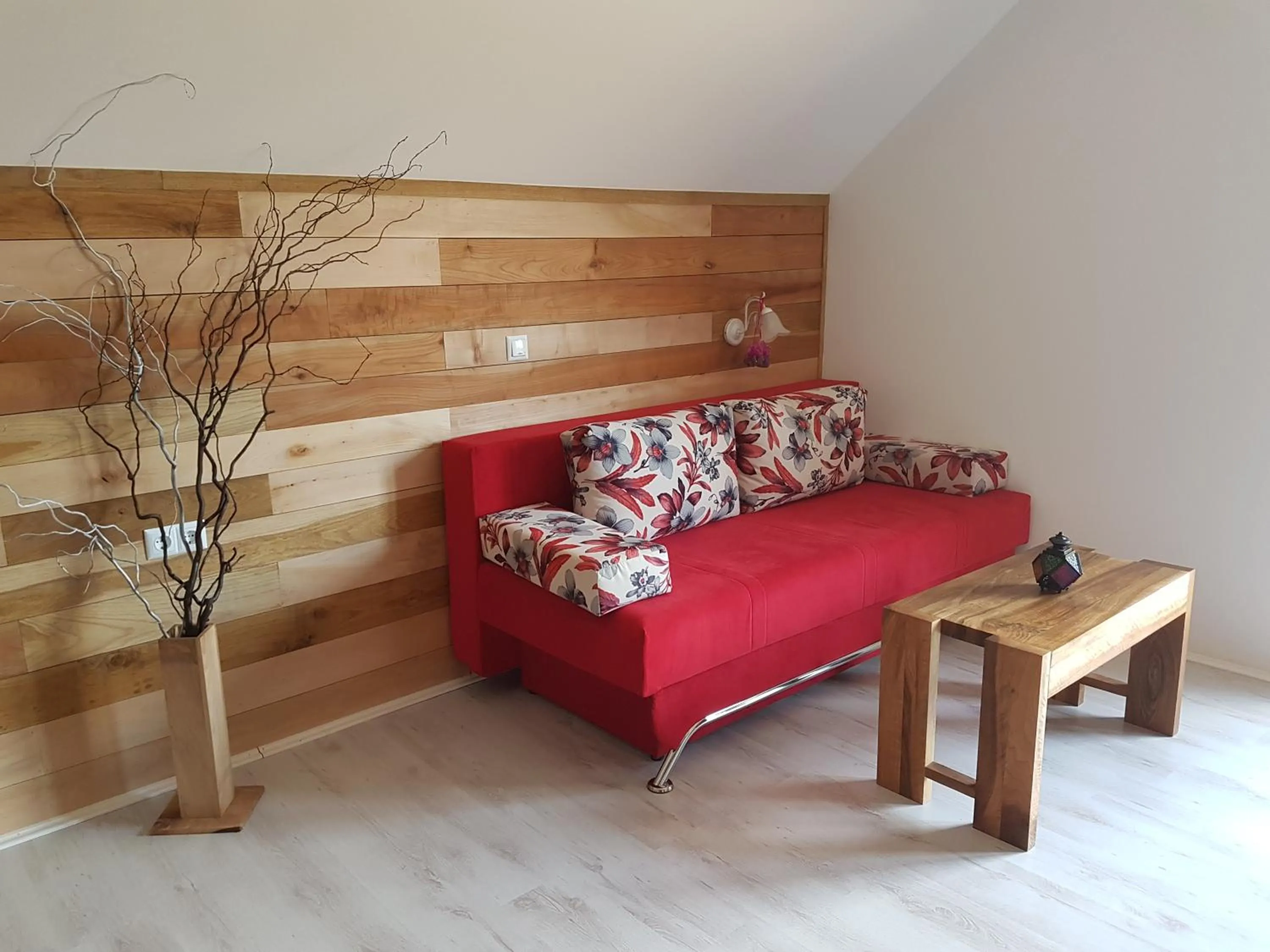 Photo of the whole room in Villa Stone