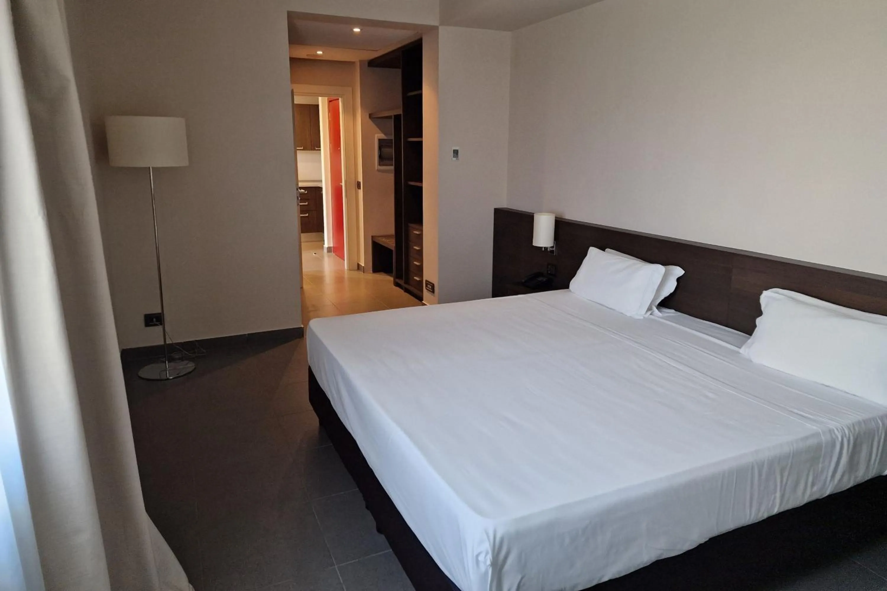 Bedroom, Bed in Inn Naples Airport