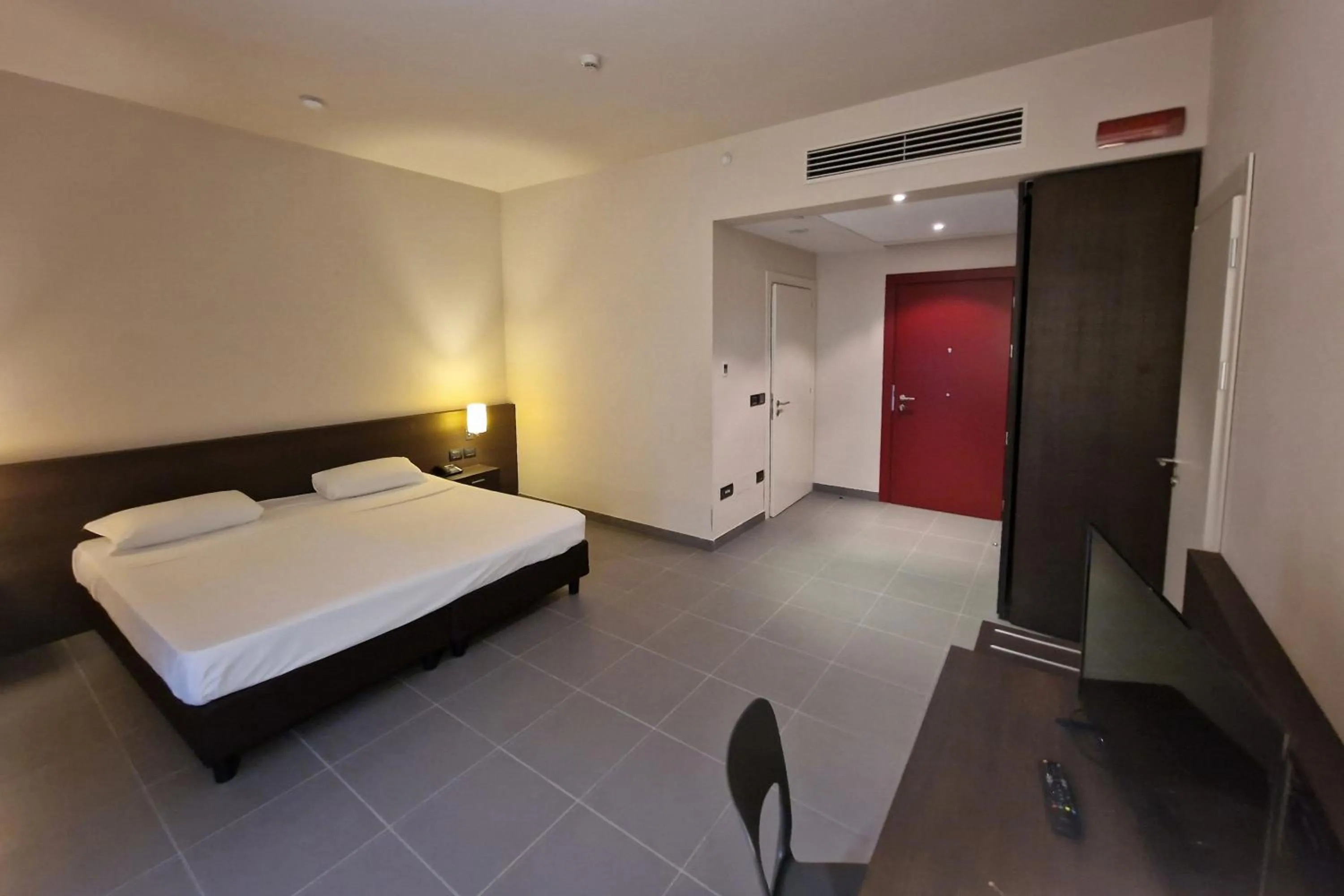 Photo of the whole room, Bed in Inn Naples Airport