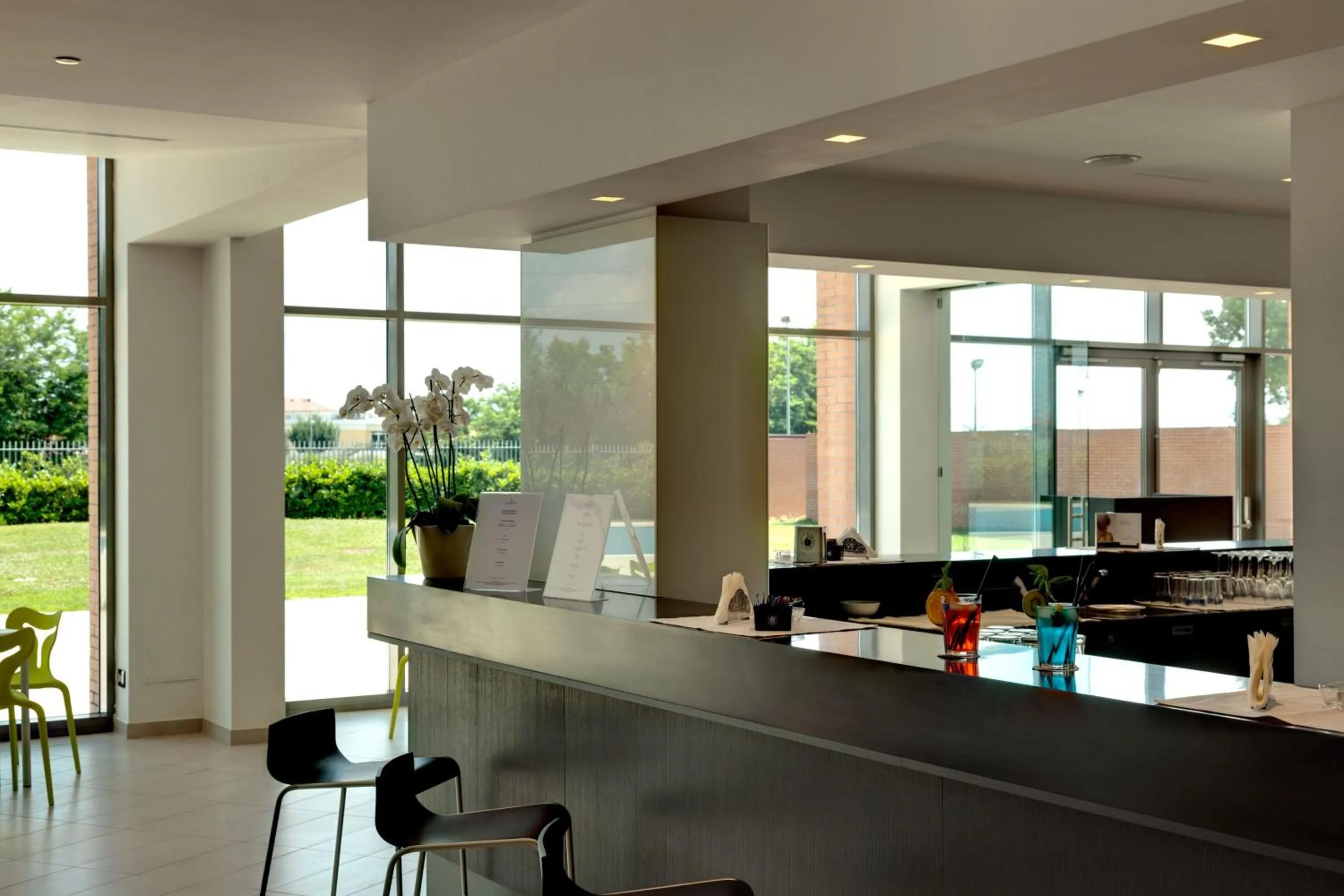 Lounge or bar in Inn Naples Airport