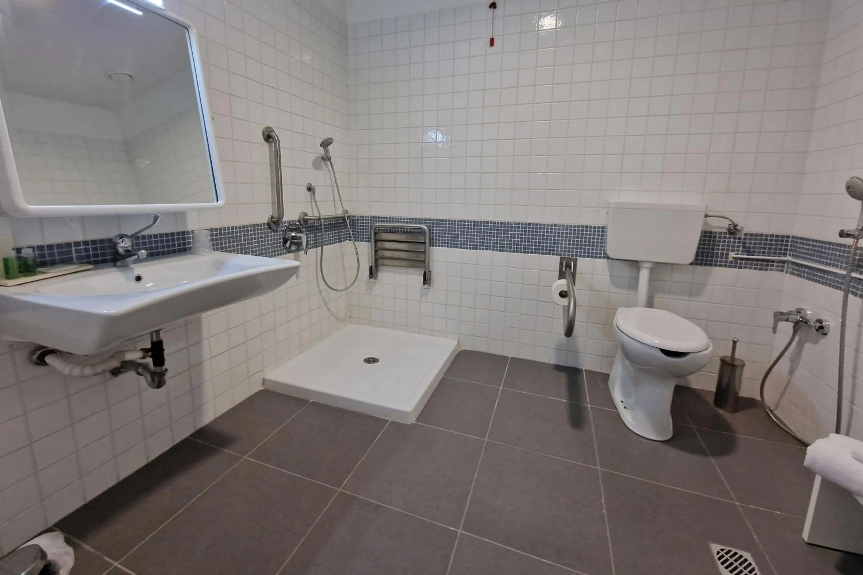 Bathroom in Inn Naples Airport