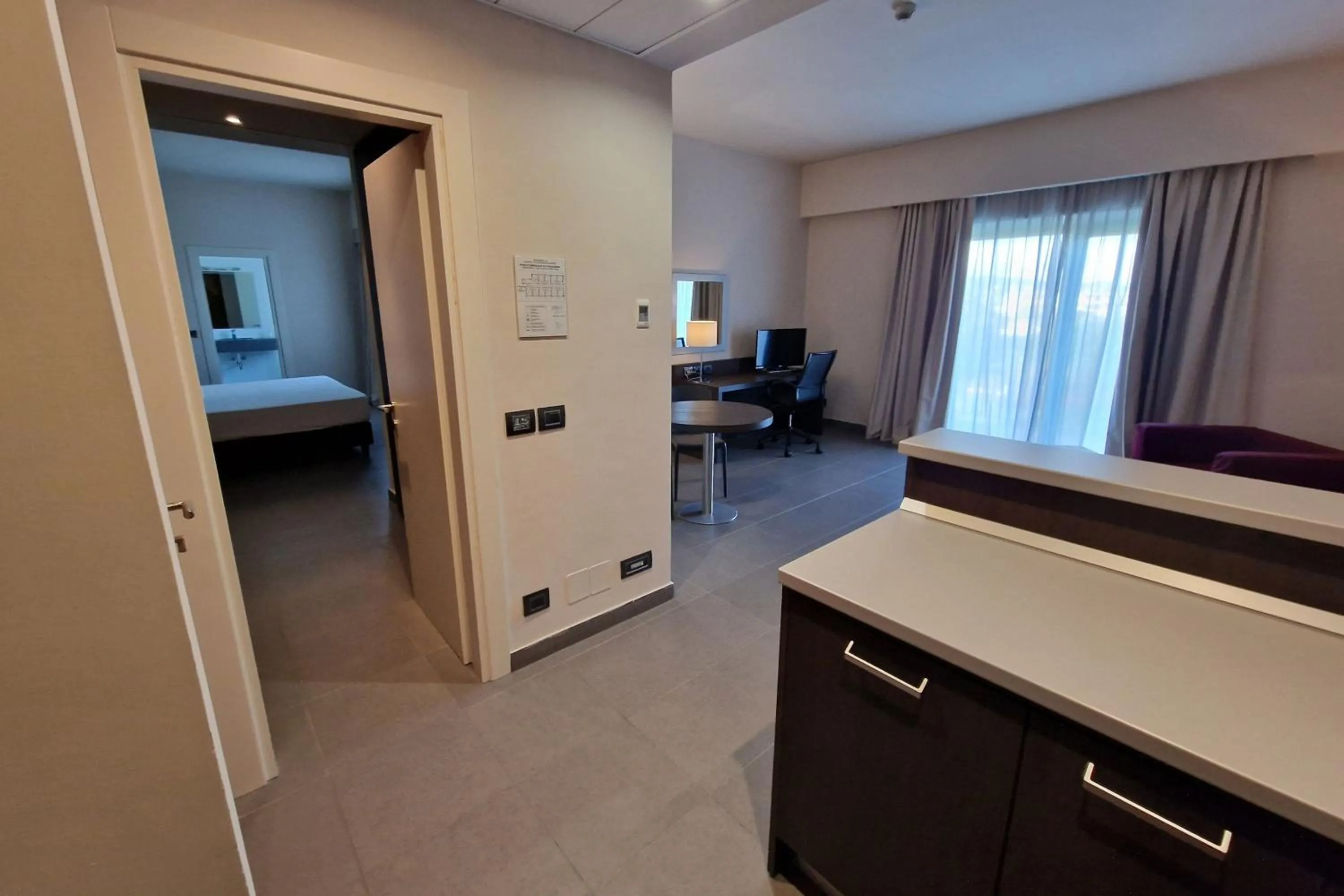 Bedroom, Bed in Inn Naples Airport