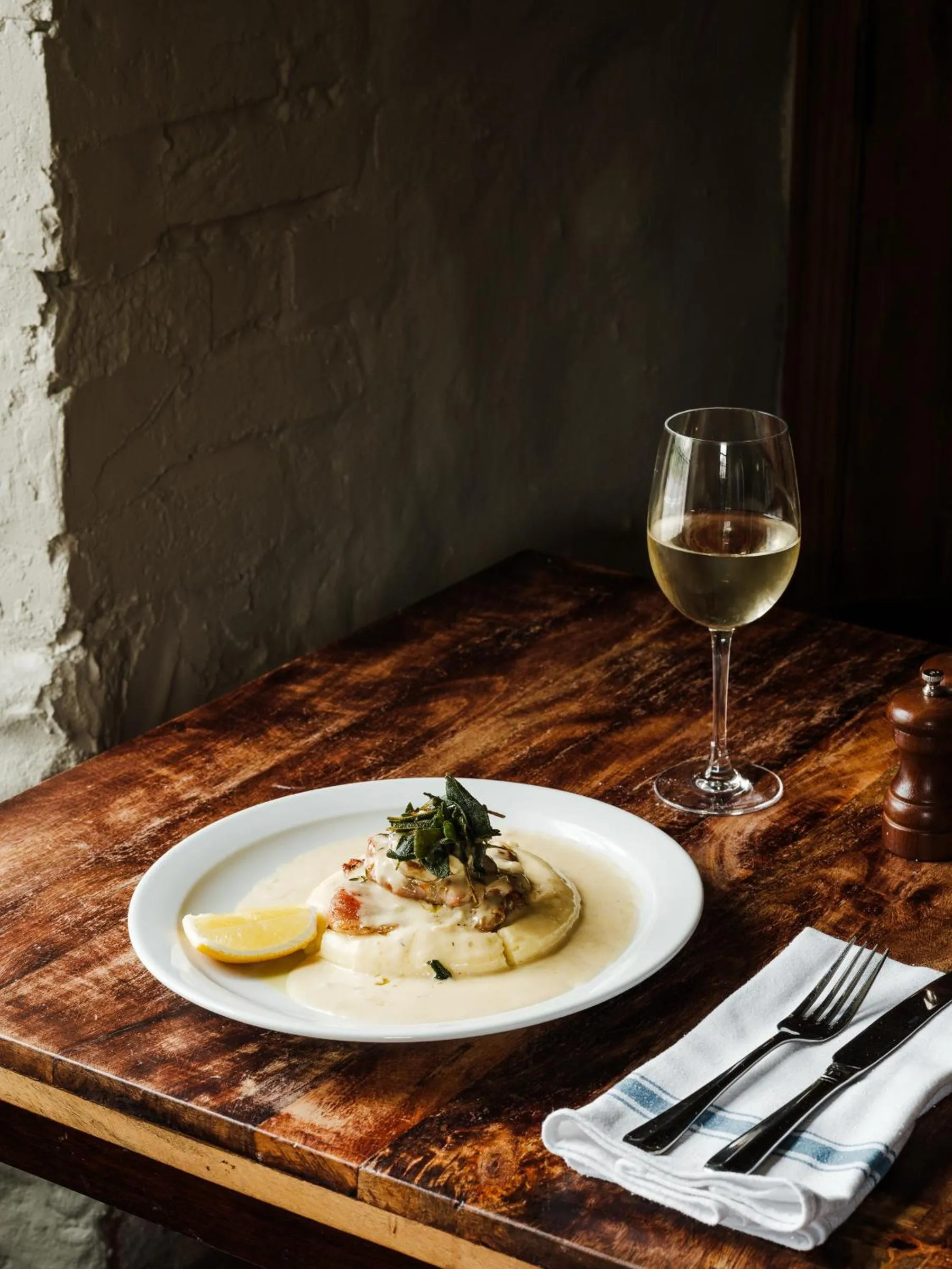 Food and drinks in The Dog and Gun