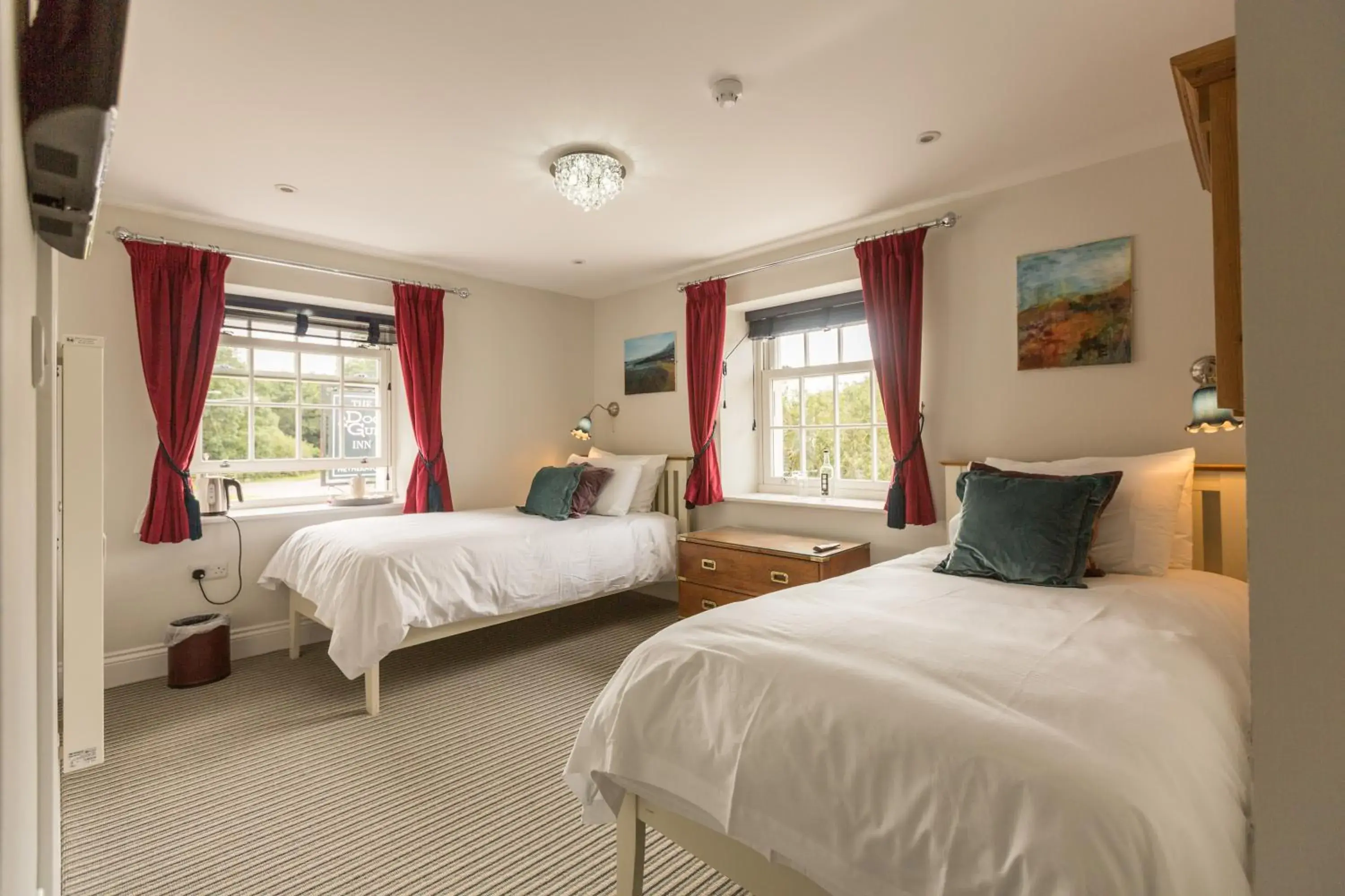 Bedroom, Bed in The Dog & Gun Inn Bedroom, Bed in The Dog & Gun Inn