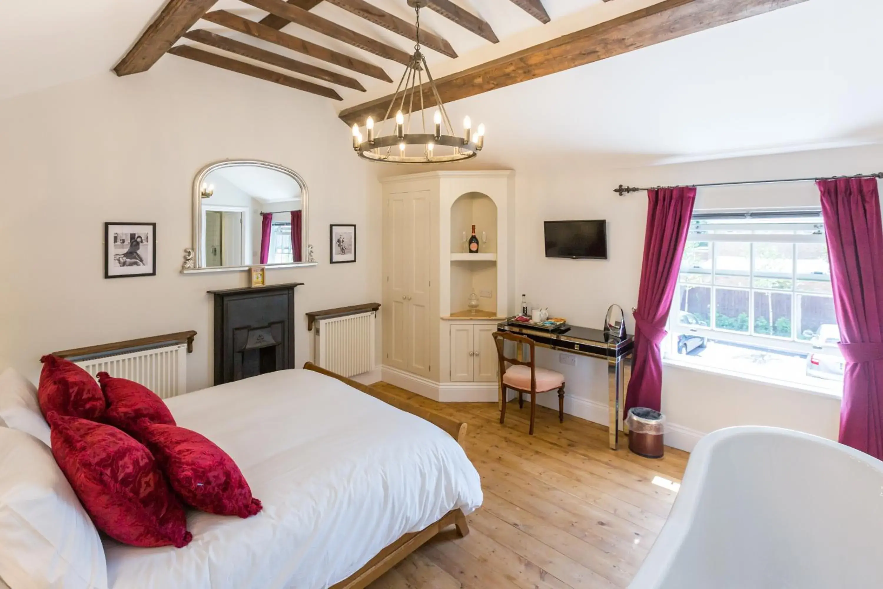 Bedroom, Bed in The Dog & Gun Inn Bedroom, Bed in The Dog & Gun Inn