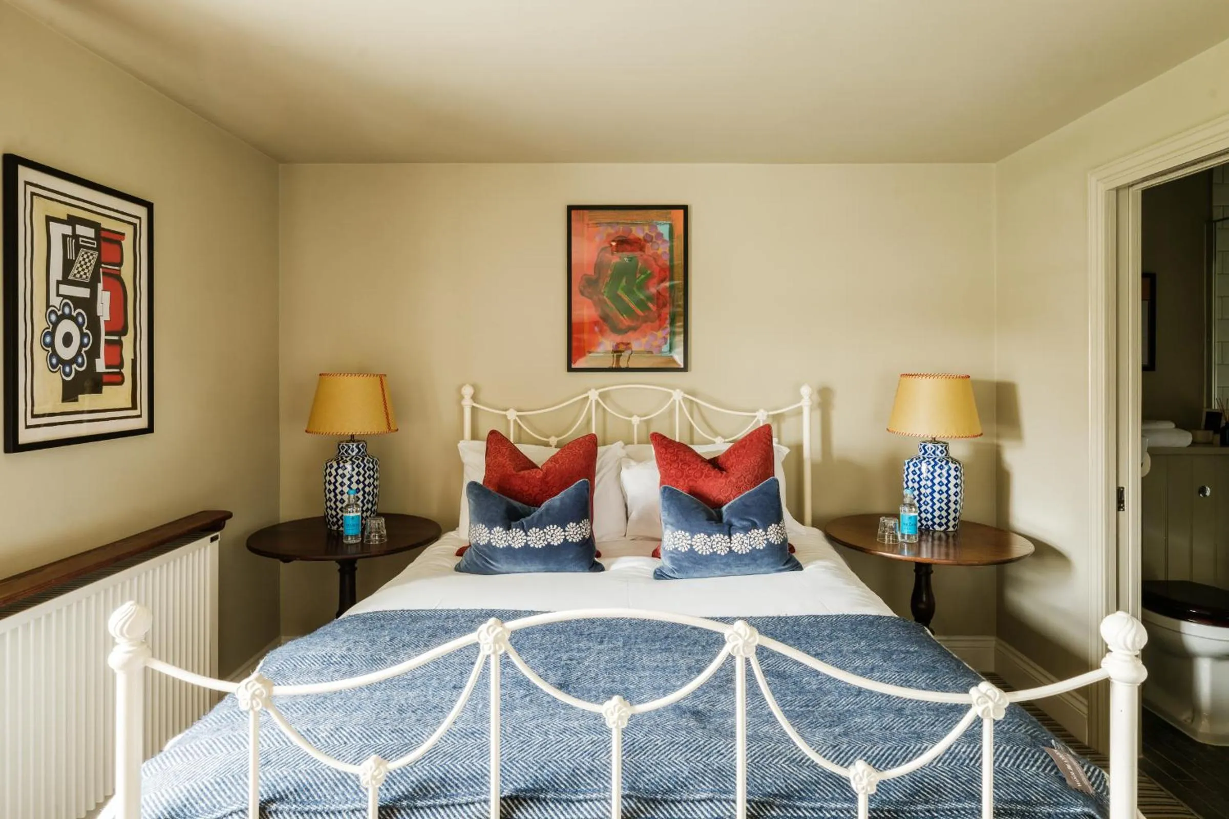 Bedroom, Bed in The Dog and Gun