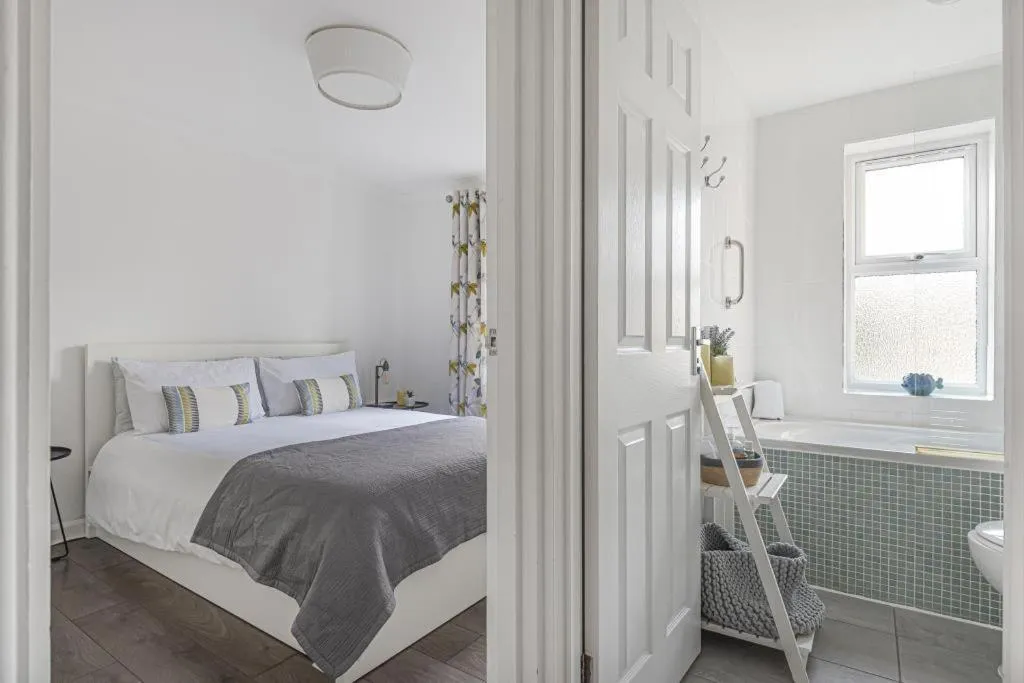 Bathroom, Bed in La casetta d'Àneu