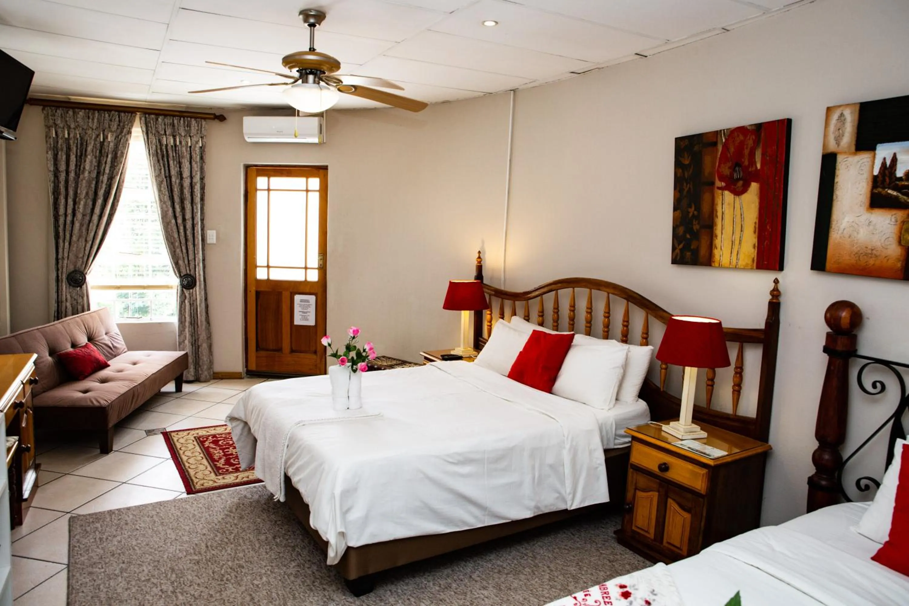 Bed in Woodpecker Guesthouse