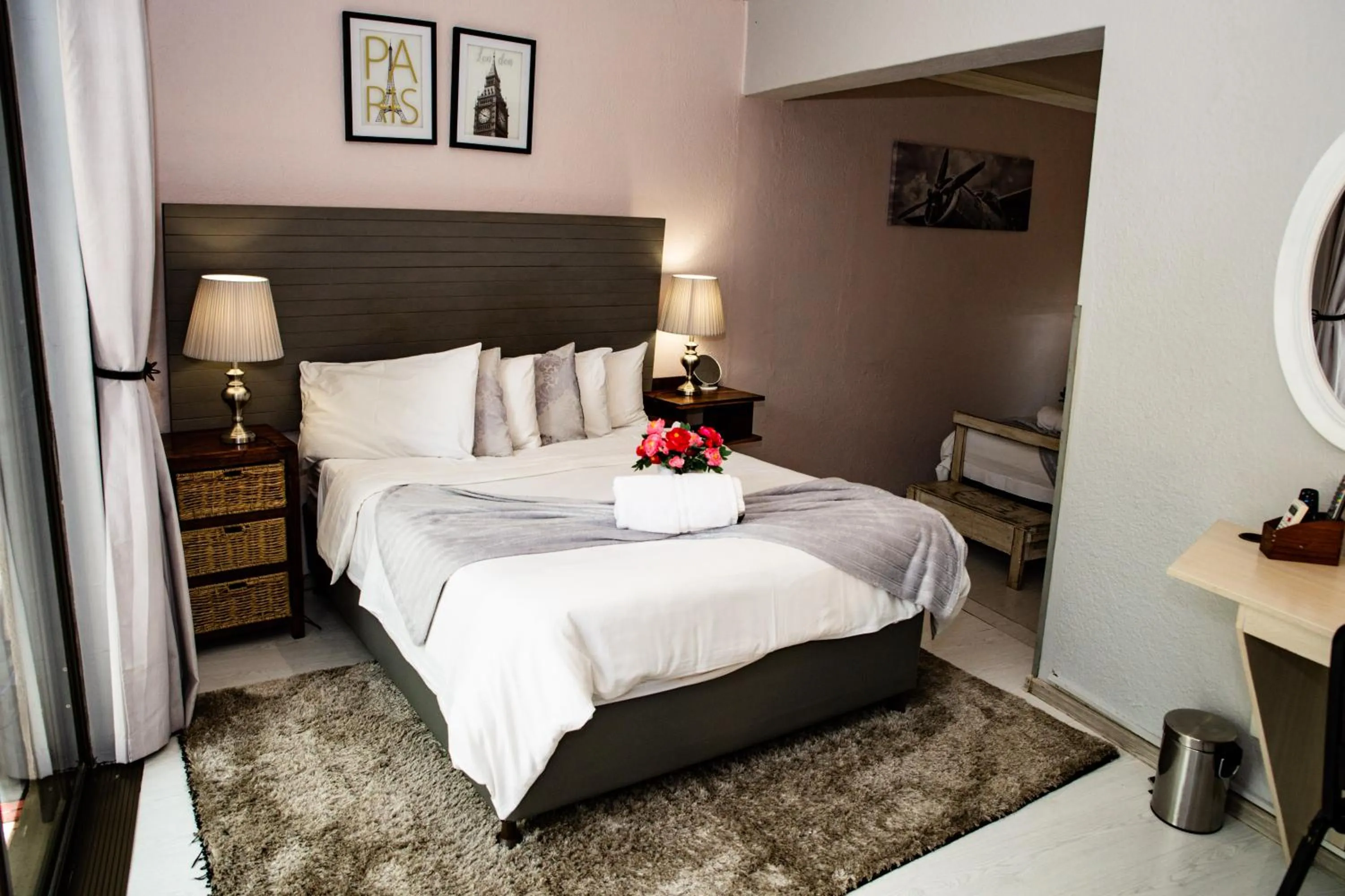 Bed in Woodpecker Guesthouse