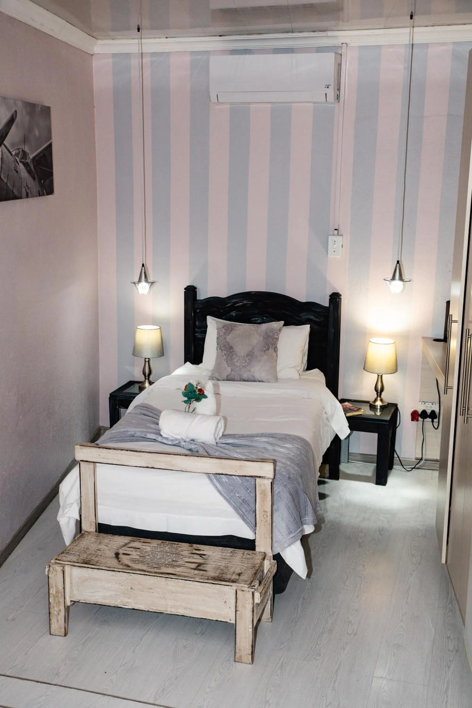 Bed in Woodpecker Guesthouse