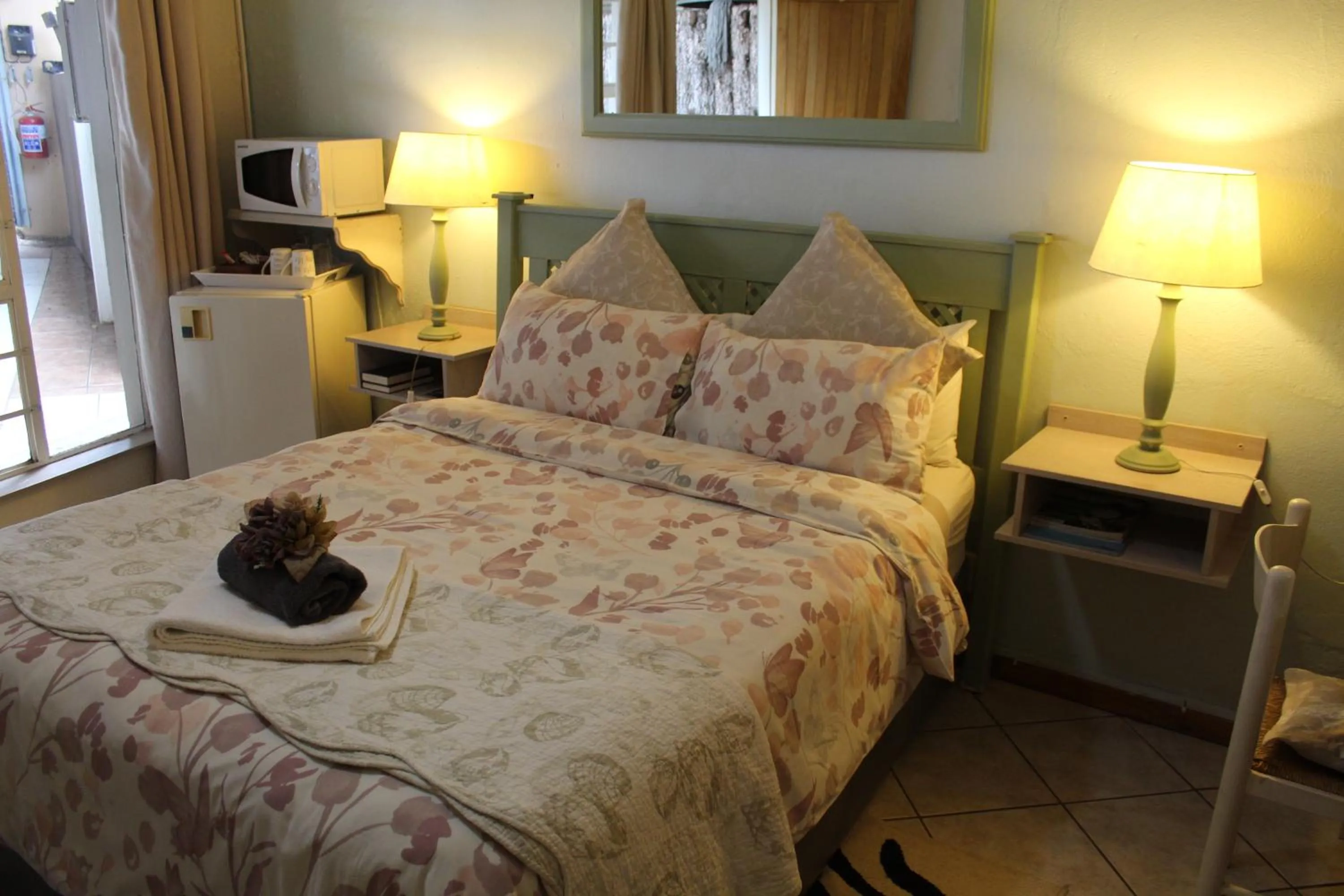 Bed in Woodpecker Guesthouse