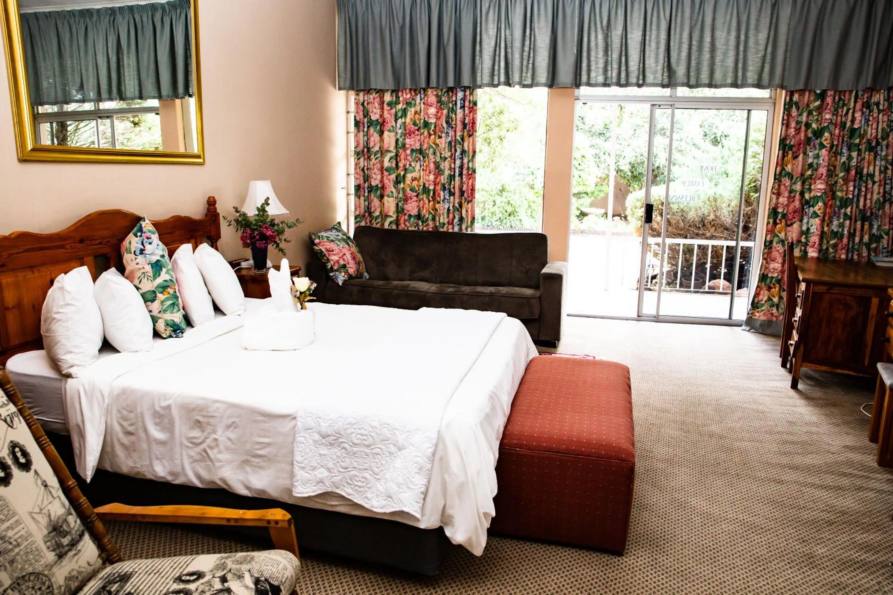 Bed in Woodpecker Guesthouse