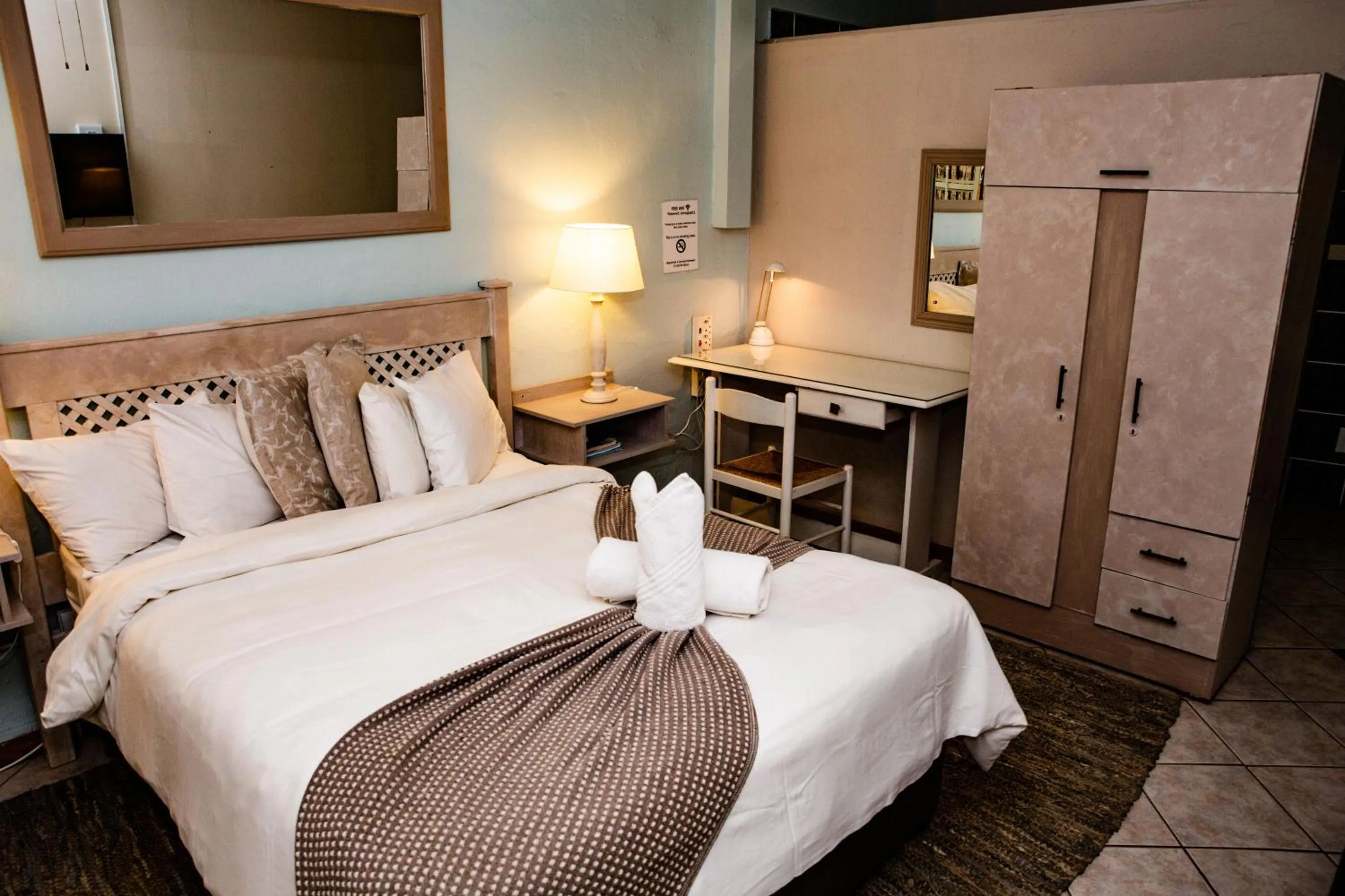 Bed in Woodpecker Guesthouse