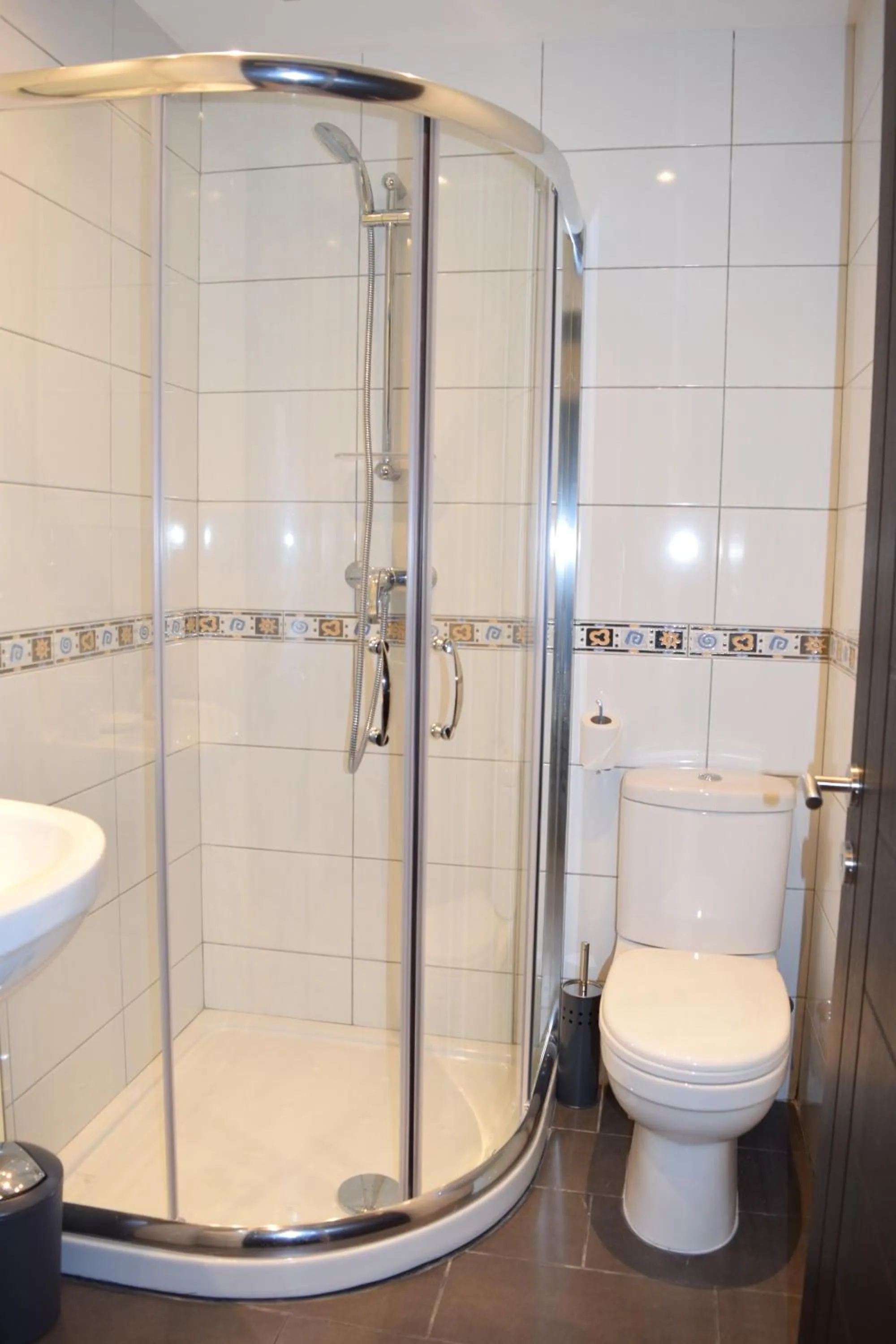 Shower in Il-Bukkett B&B