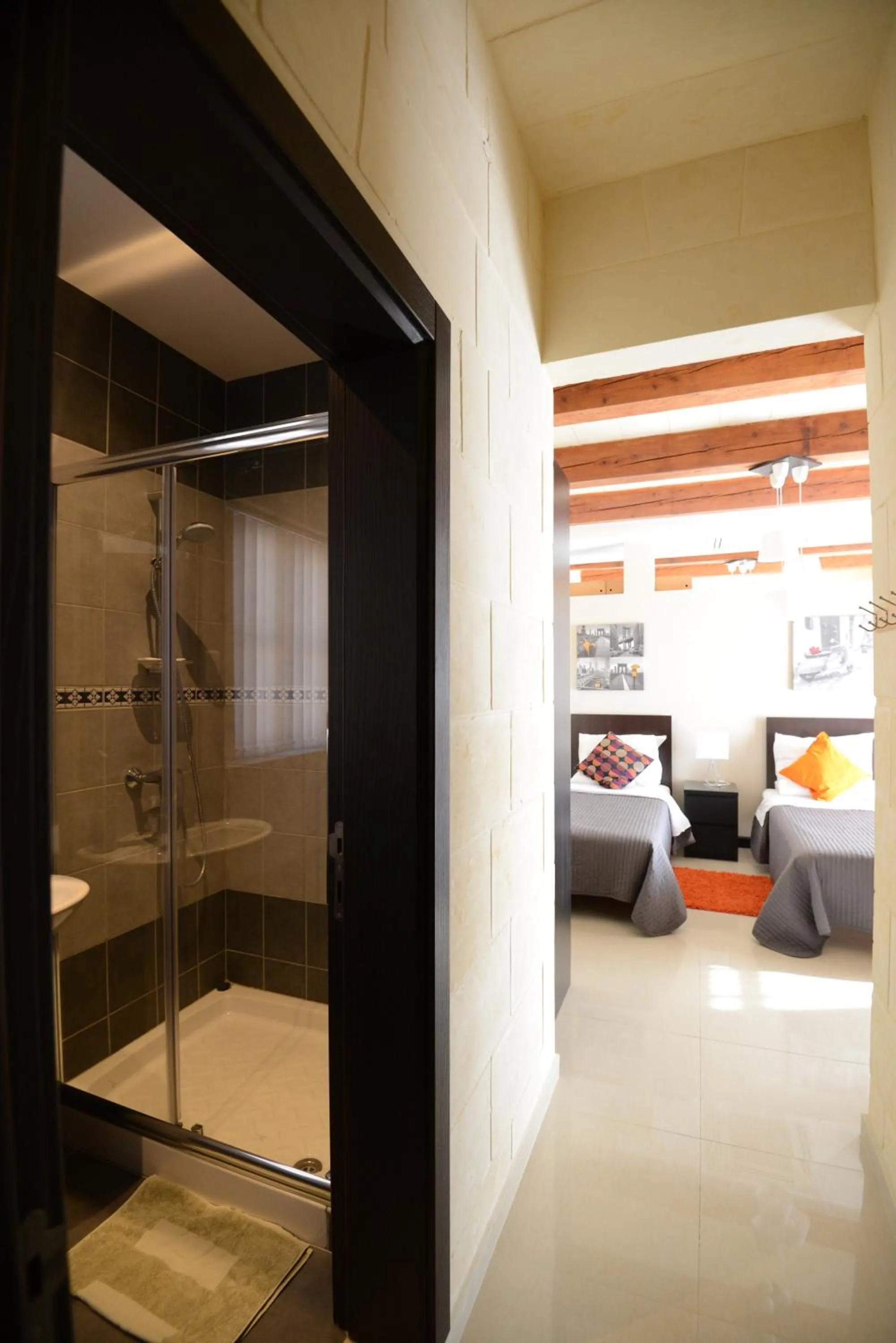 Bathroom, Bed in Il-Bukkett B&B