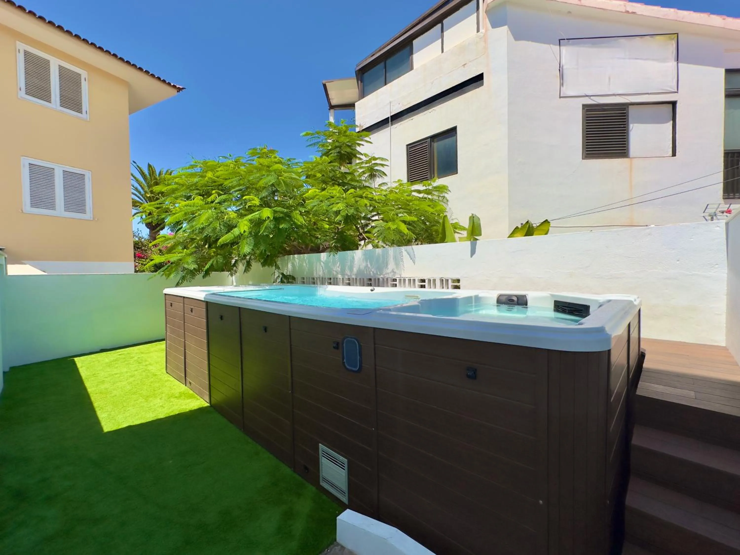 Restaurant/places to eat in The Blue Corner Apartments