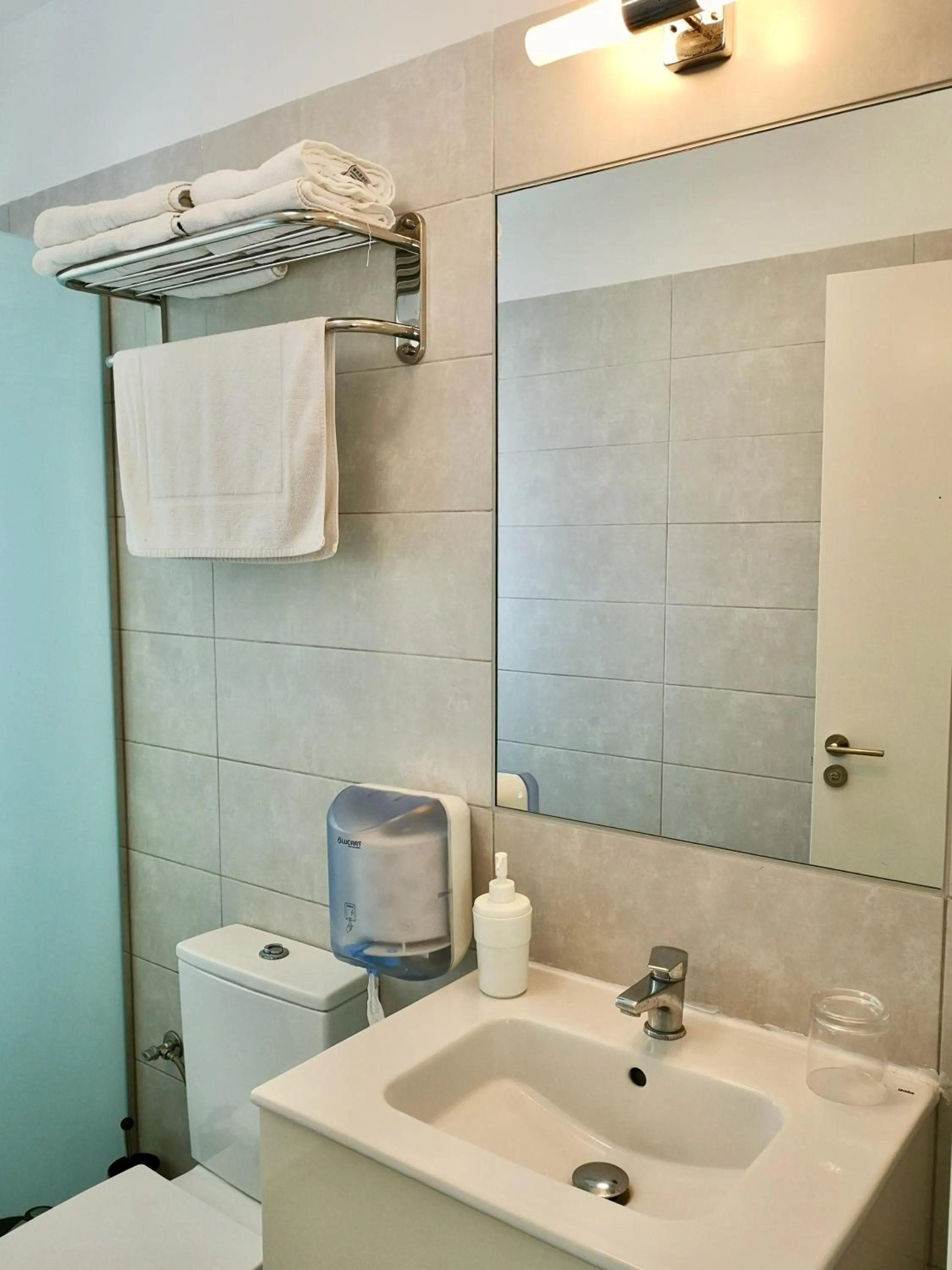 Shower in The Blue Corner Apartments