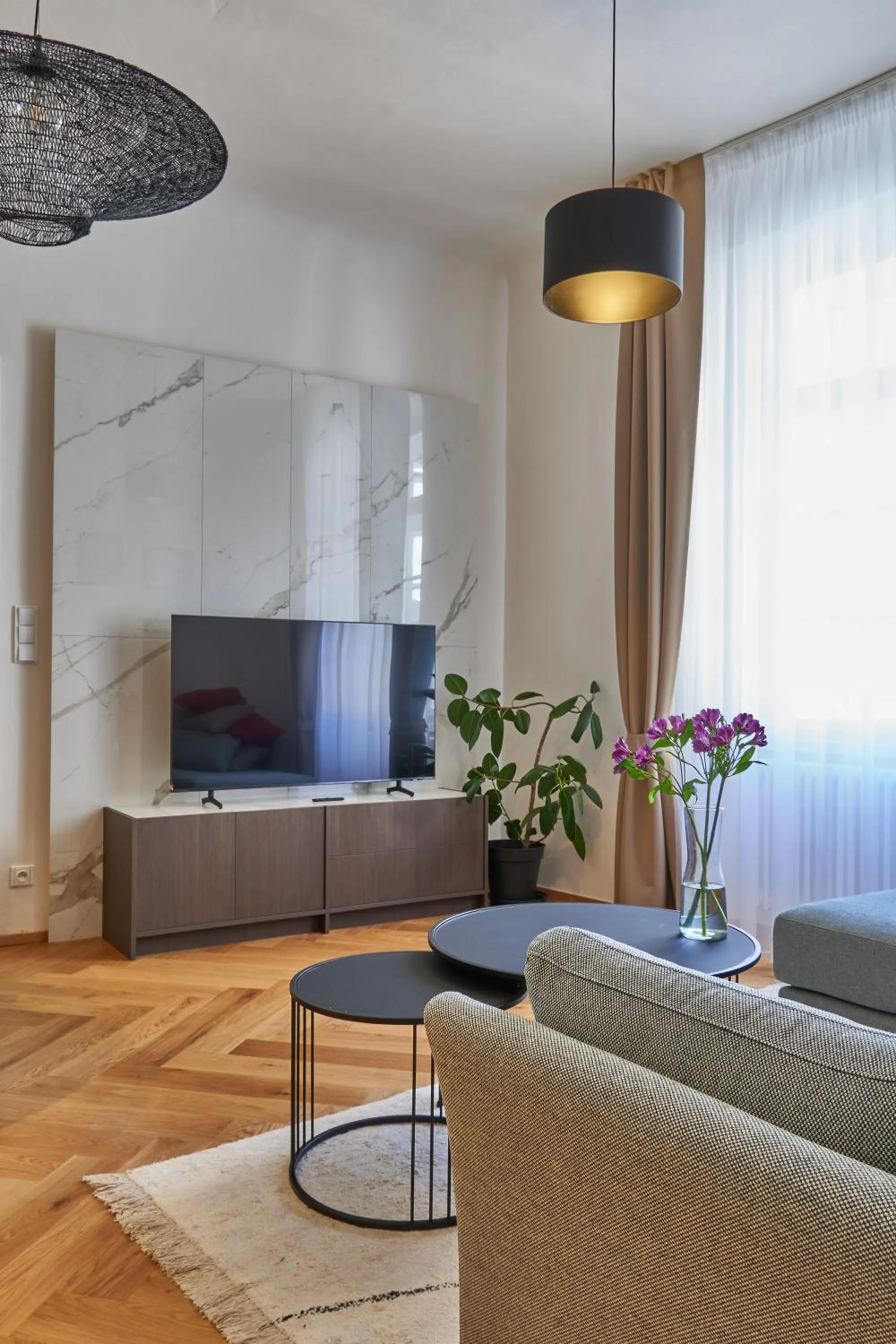TV and multimedia in Three Golden Crowns Apartments