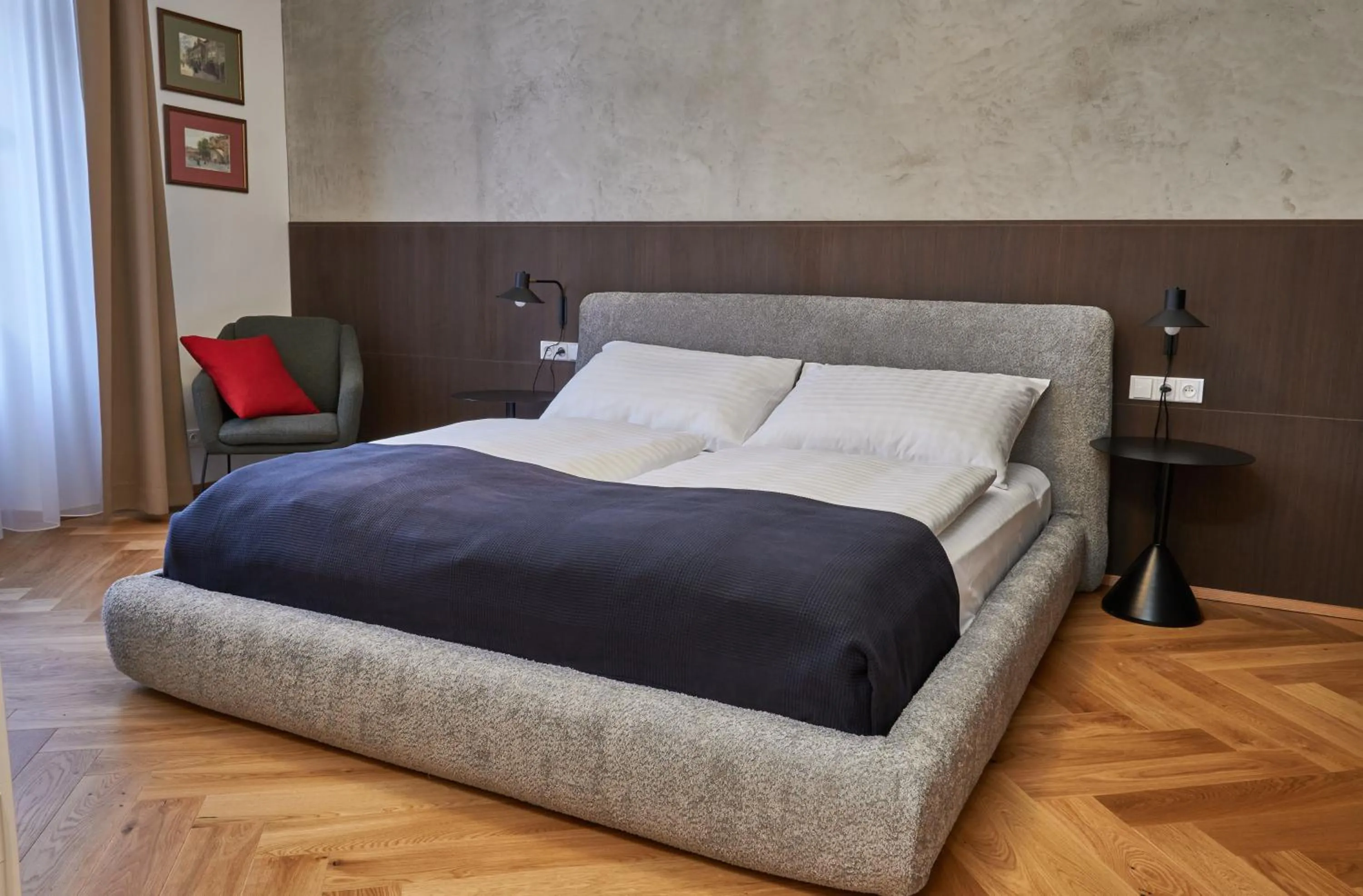 Bedroom, Bed in Three Golden Crowns Apartments