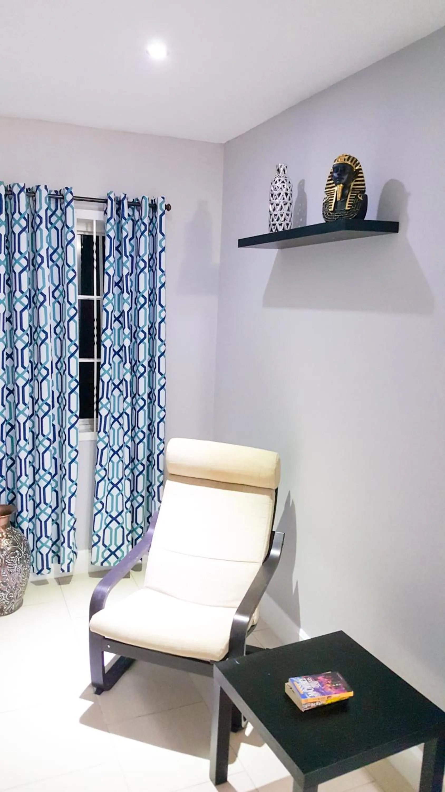 Seating area in New Kingston Guest Apartments @ Donhead