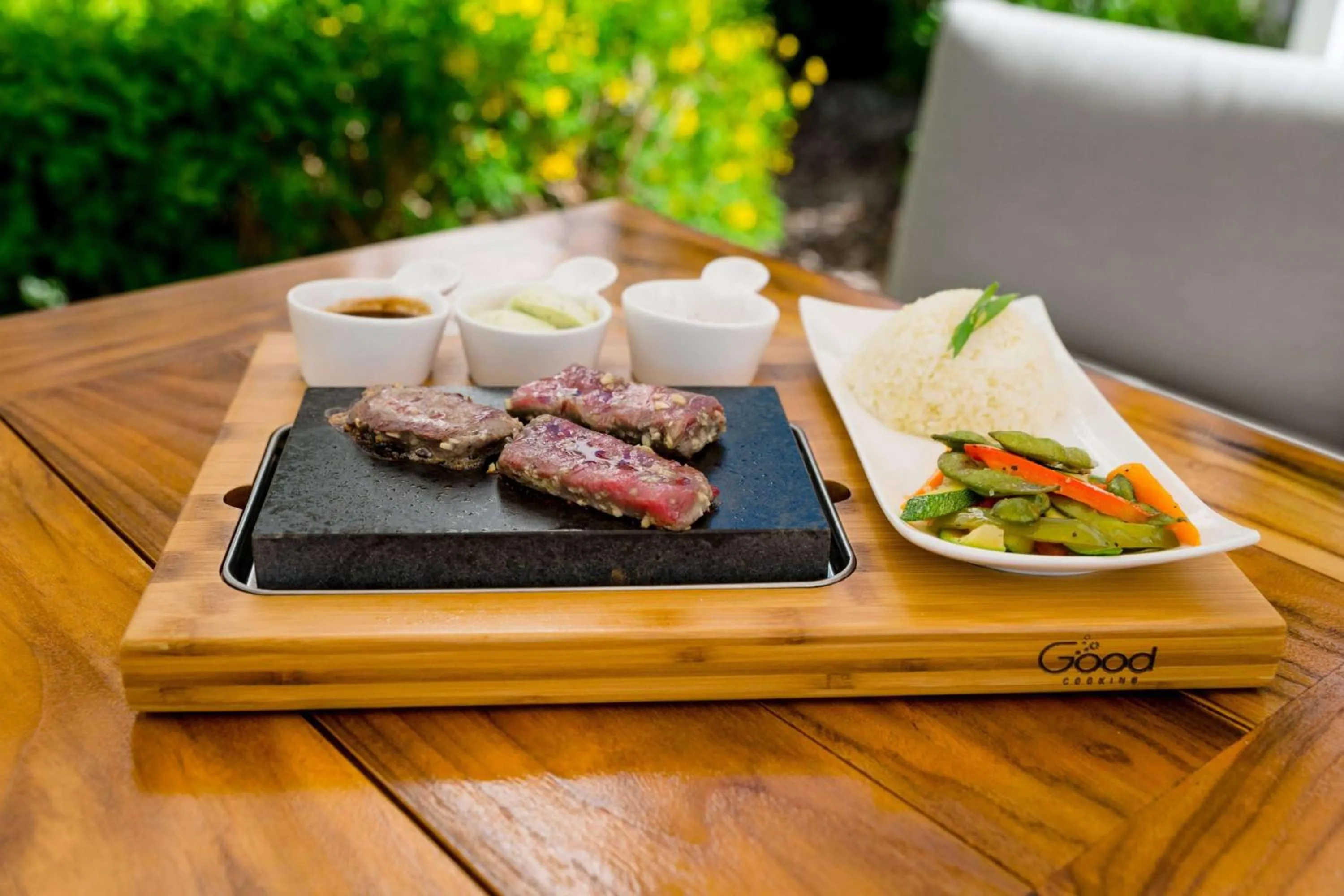 Restaurant/places to eat in Oceans Edge Key West