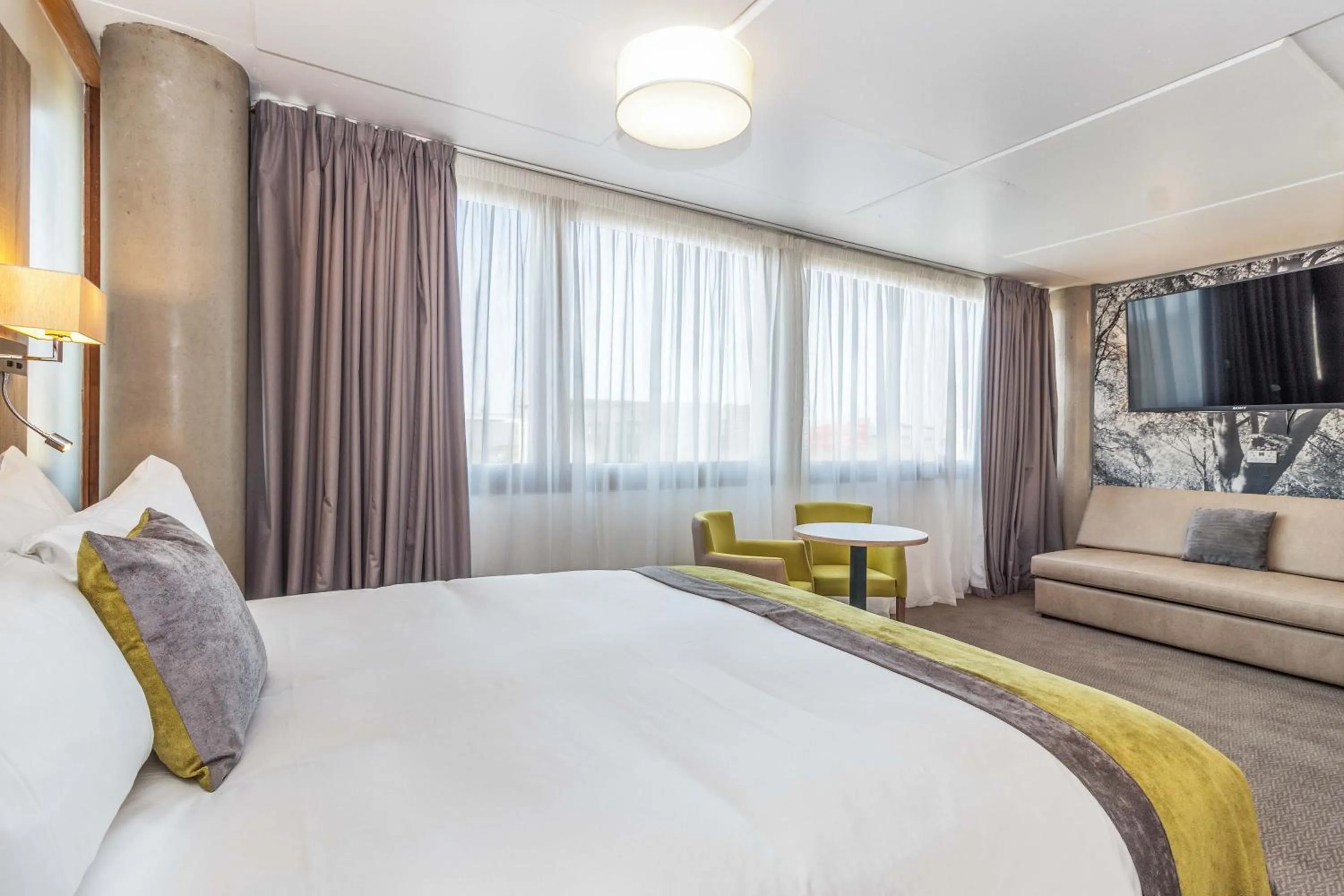 Bedroom, Bed in The Jubilee Hotel