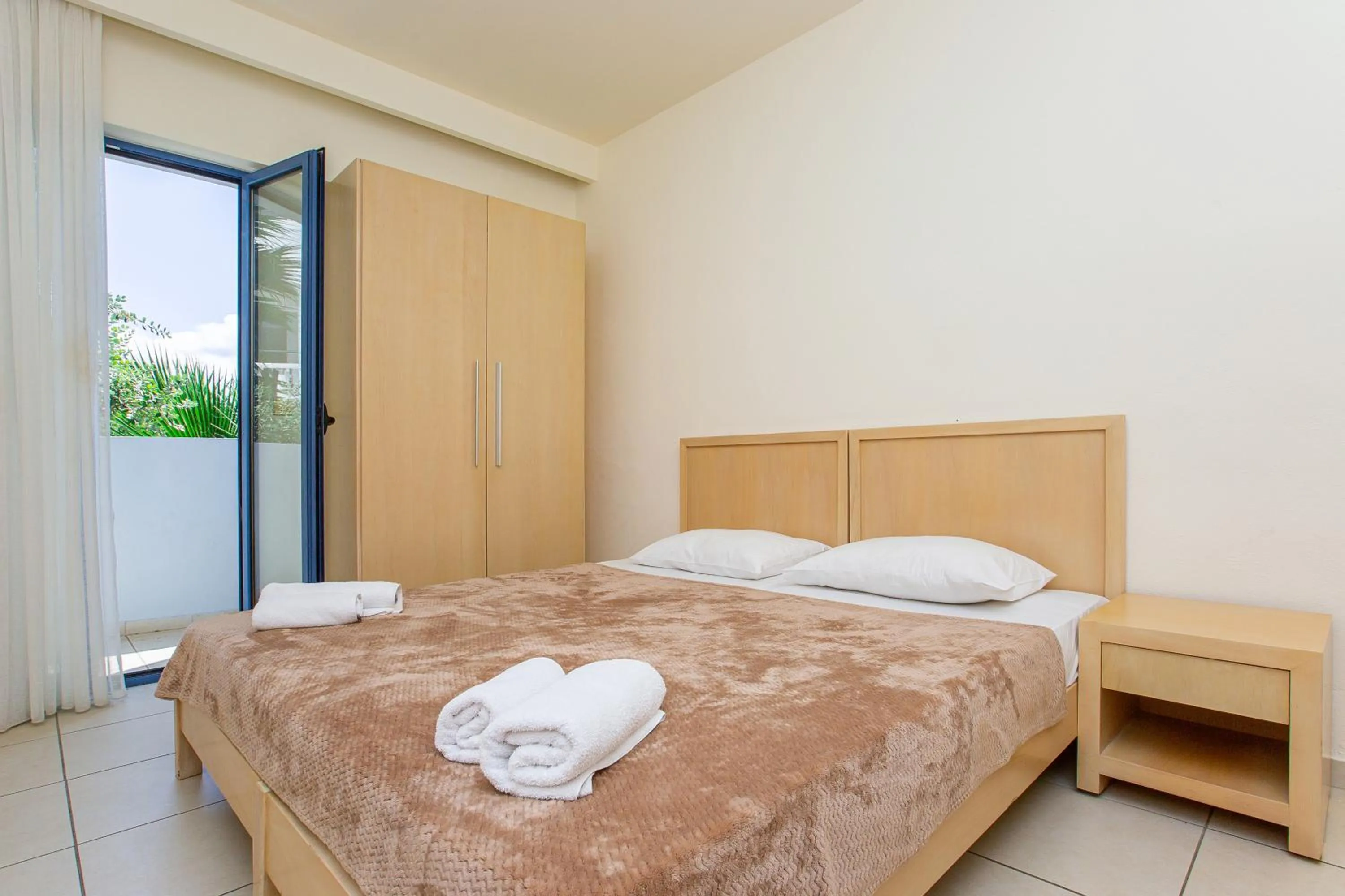 Bedroom, Bed in Hermes Hotel