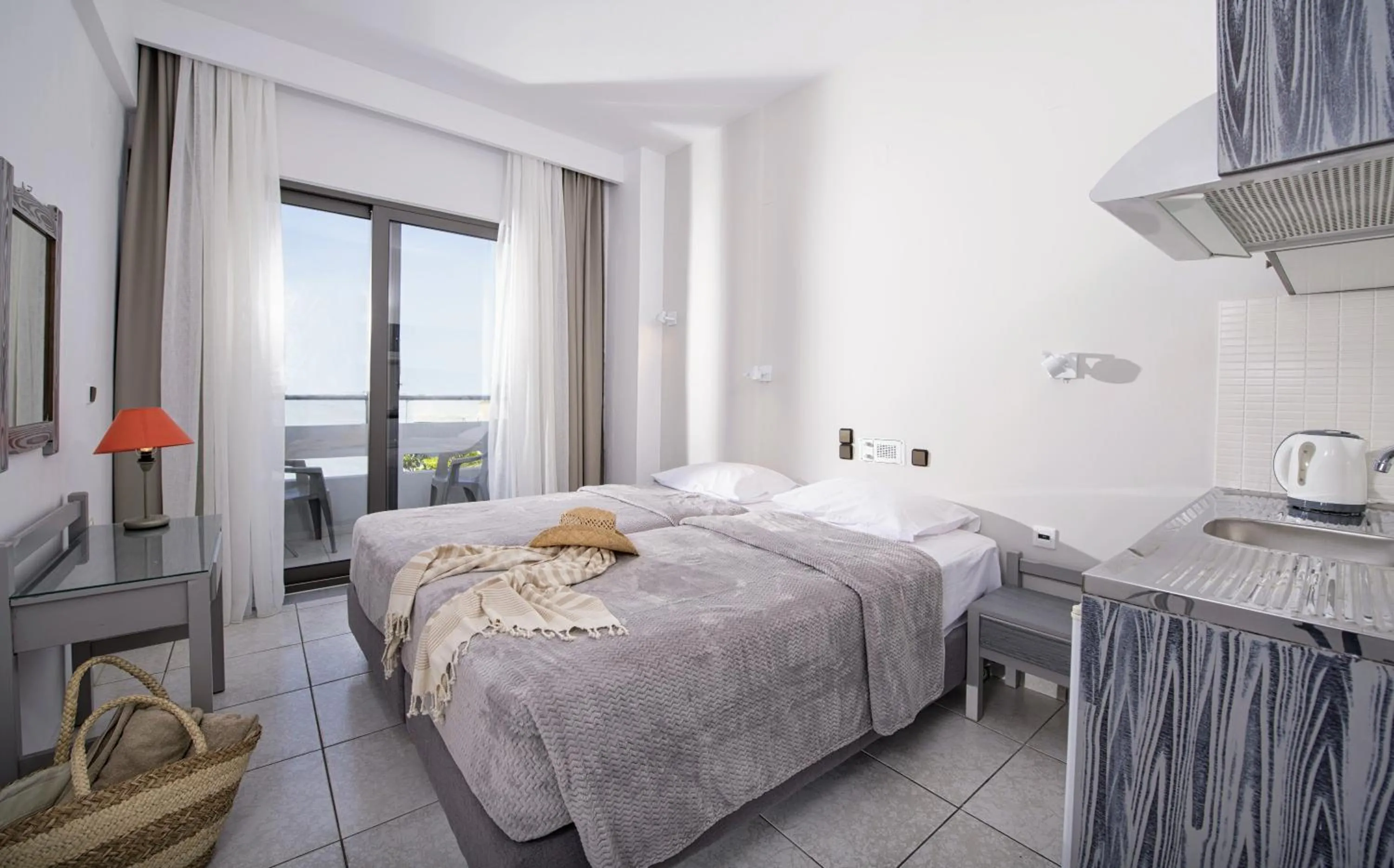 Bedroom, Bed in Hermes Hotel